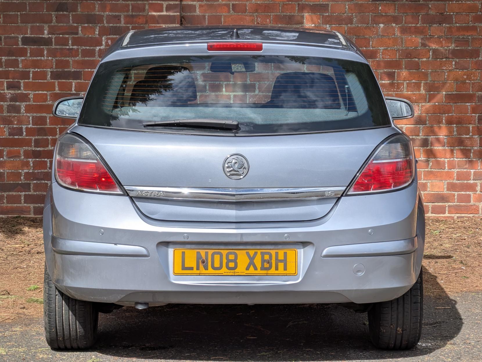 Vauxhall Astra 1.6 VVT 16v Breeze Hatchback 5dr Petrol Manual (156 g/km, 113 bhp)