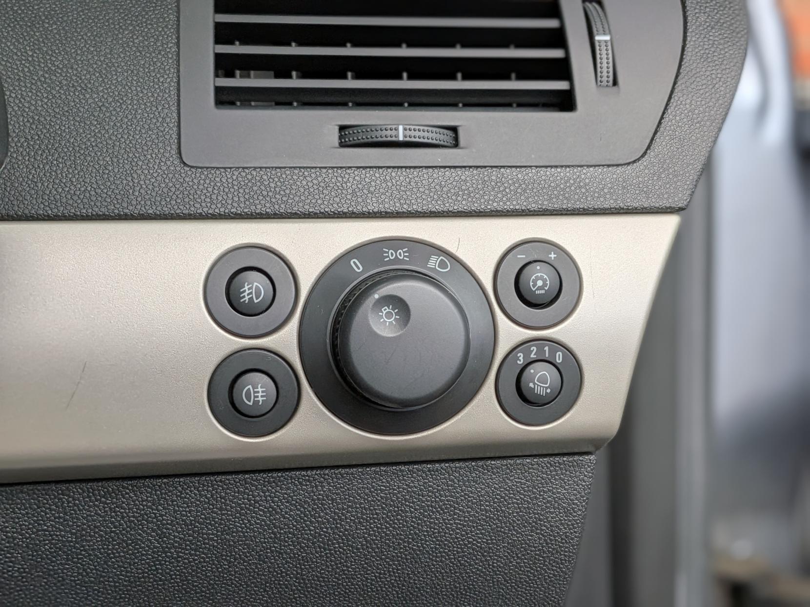 Vauxhall Astra 1.6 VVT 16v Breeze Hatchback 5dr Petrol Manual (156 g/km, 113 bhp)