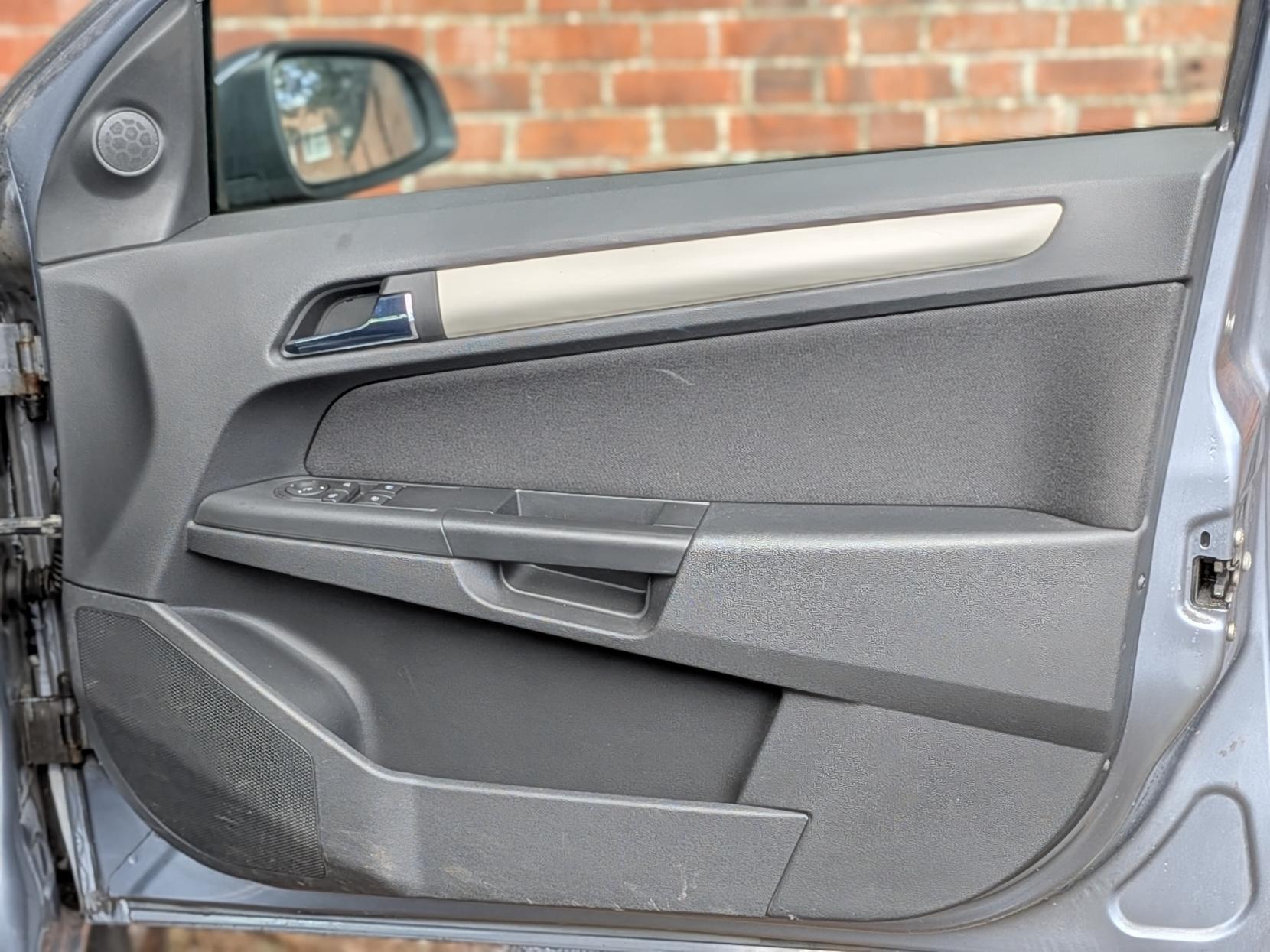 Vauxhall Astra 1.6 VVT 16v Breeze Hatchback 5dr Petrol Manual (156 g/km, 113 bhp)