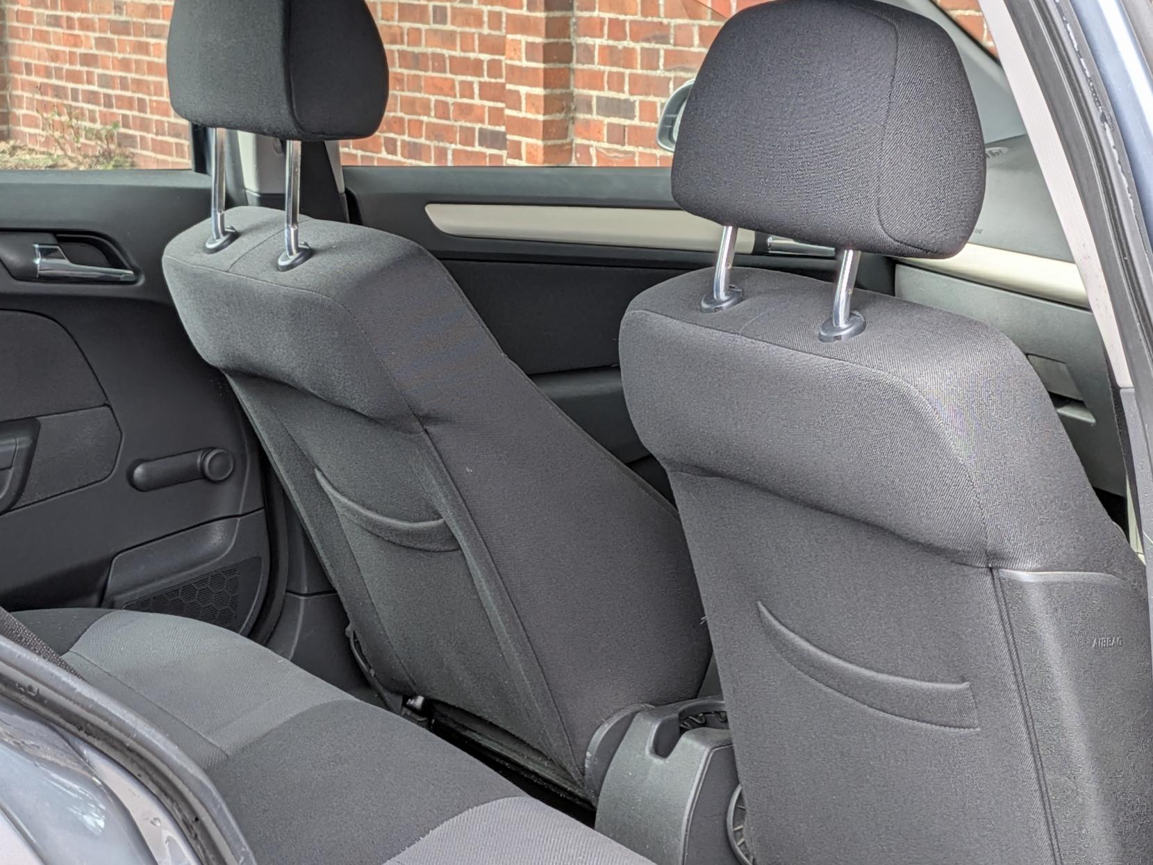 Vauxhall Astra 1.6 VVT 16v Breeze Hatchback 5dr Petrol Manual (156 g/km, 113 bhp)