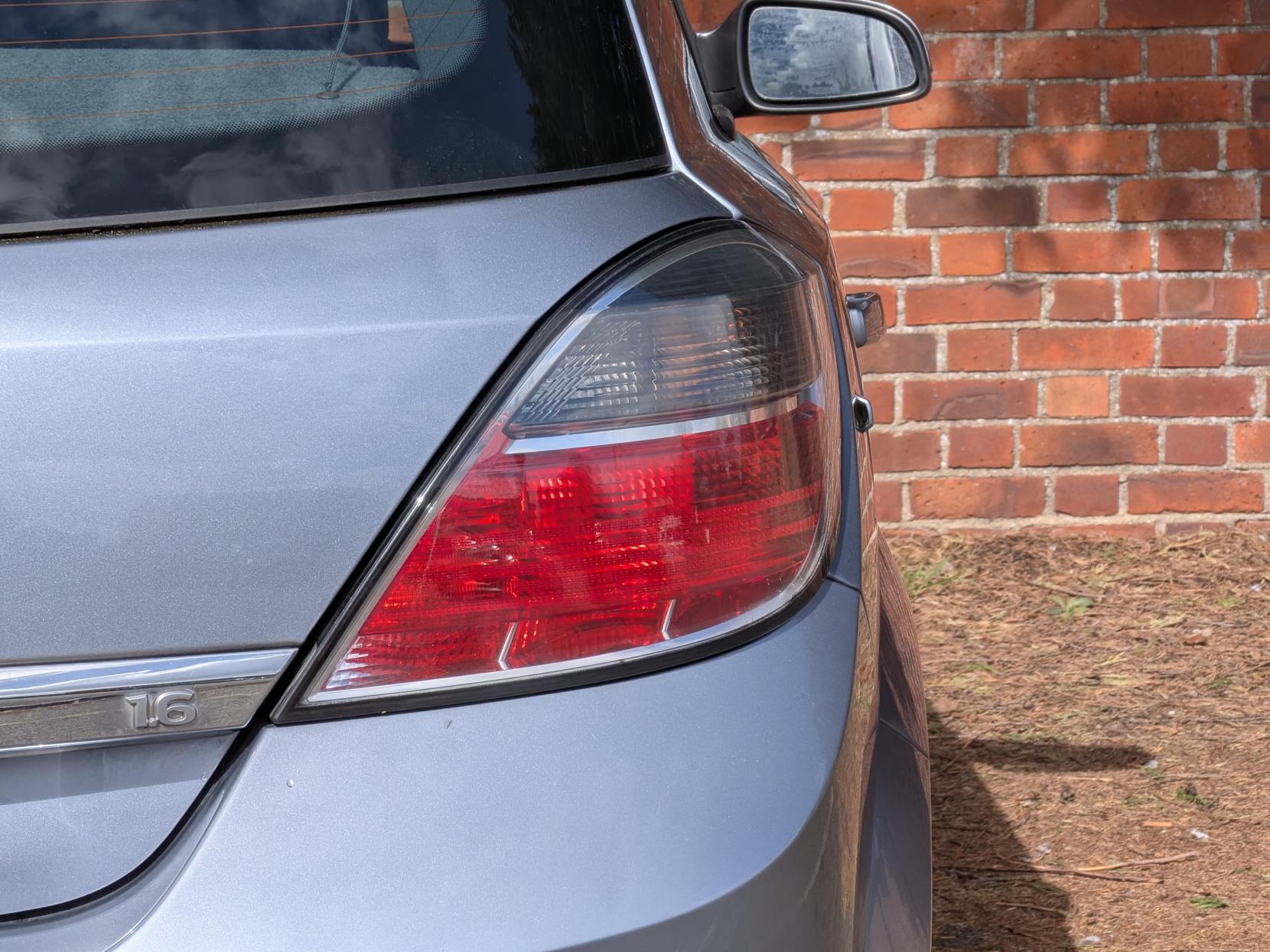 Vauxhall Astra 1.6 VVT 16v Breeze Hatchback 5dr Petrol Manual (156 g/km, 113 bhp)