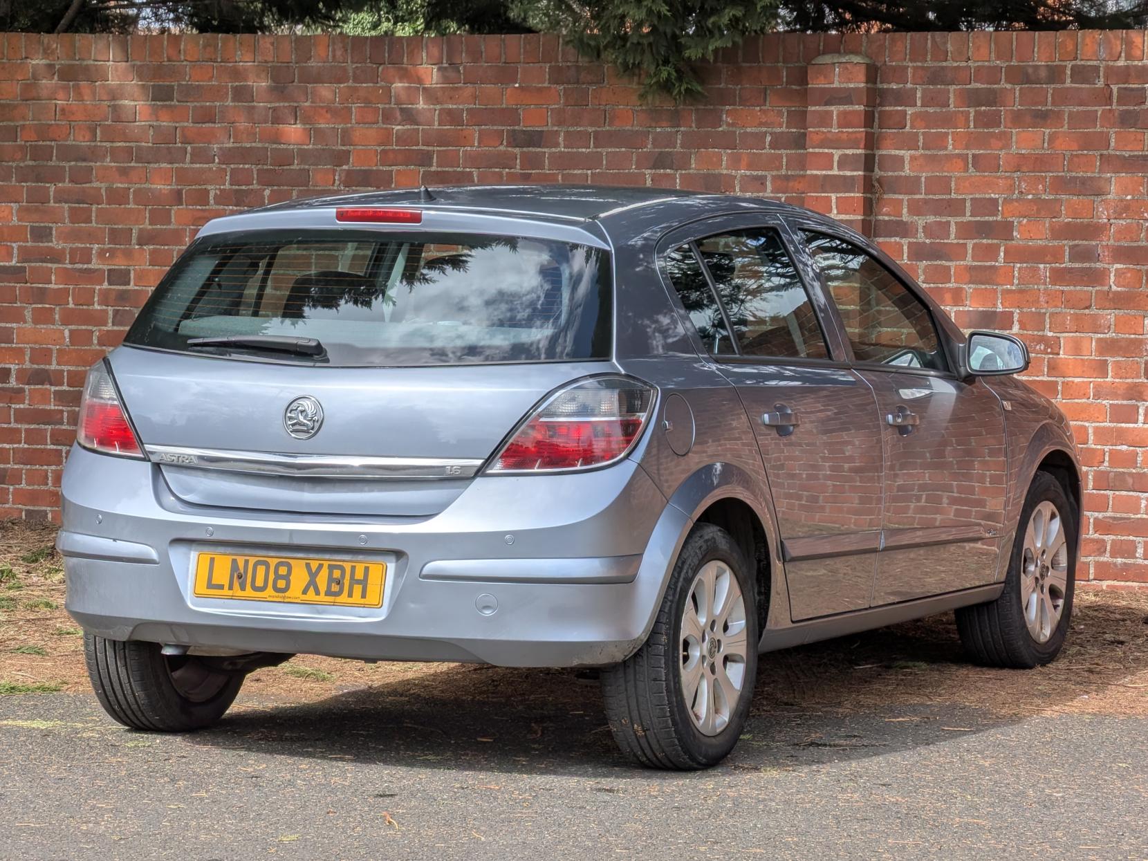 Vauxhall Astra 1.6 VVT 16v Breeze Hatchback 5dr Petrol Manual (156 g/km, 113 bhp)