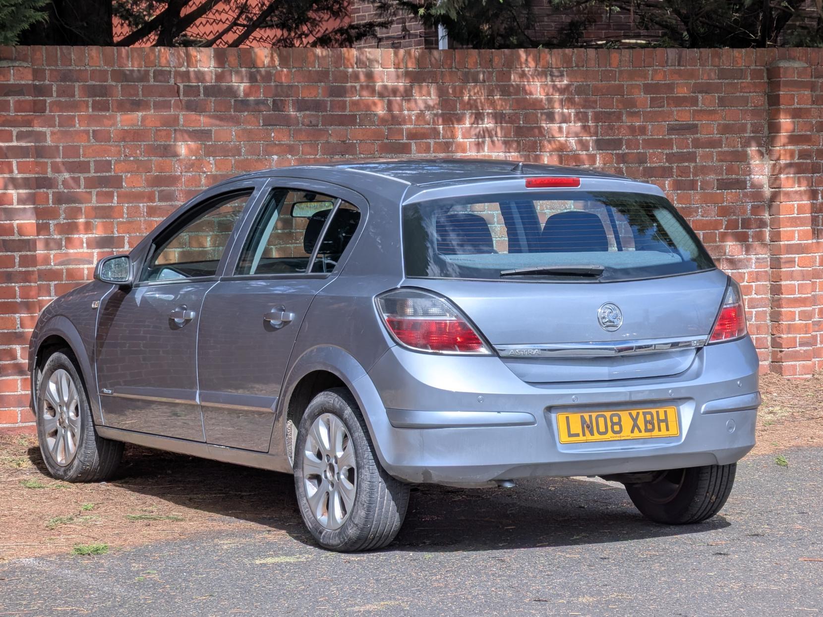 Vauxhall Astra 1.6 VVT 16v Breeze Hatchback 5dr Petrol Manual (156 g/km, 113 bhp)