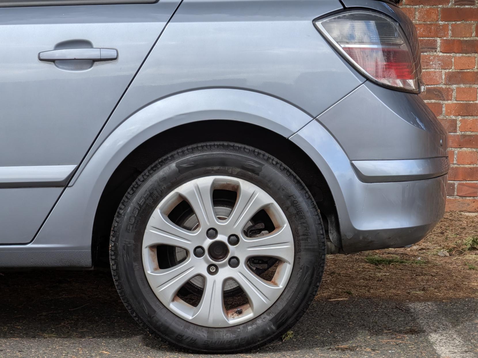 Vauxhall Astra 1.6 VVT 16v Breeze Hatchback 5dr Petrol Manual (156 g/km, 113 bhp)