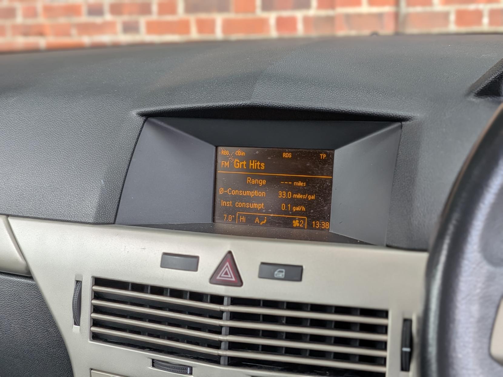 Vauxhall Astra 1.6 VVT 16v Breeze Hatchback 5dr Petrol Manual (156 g/km, 113 bhp)