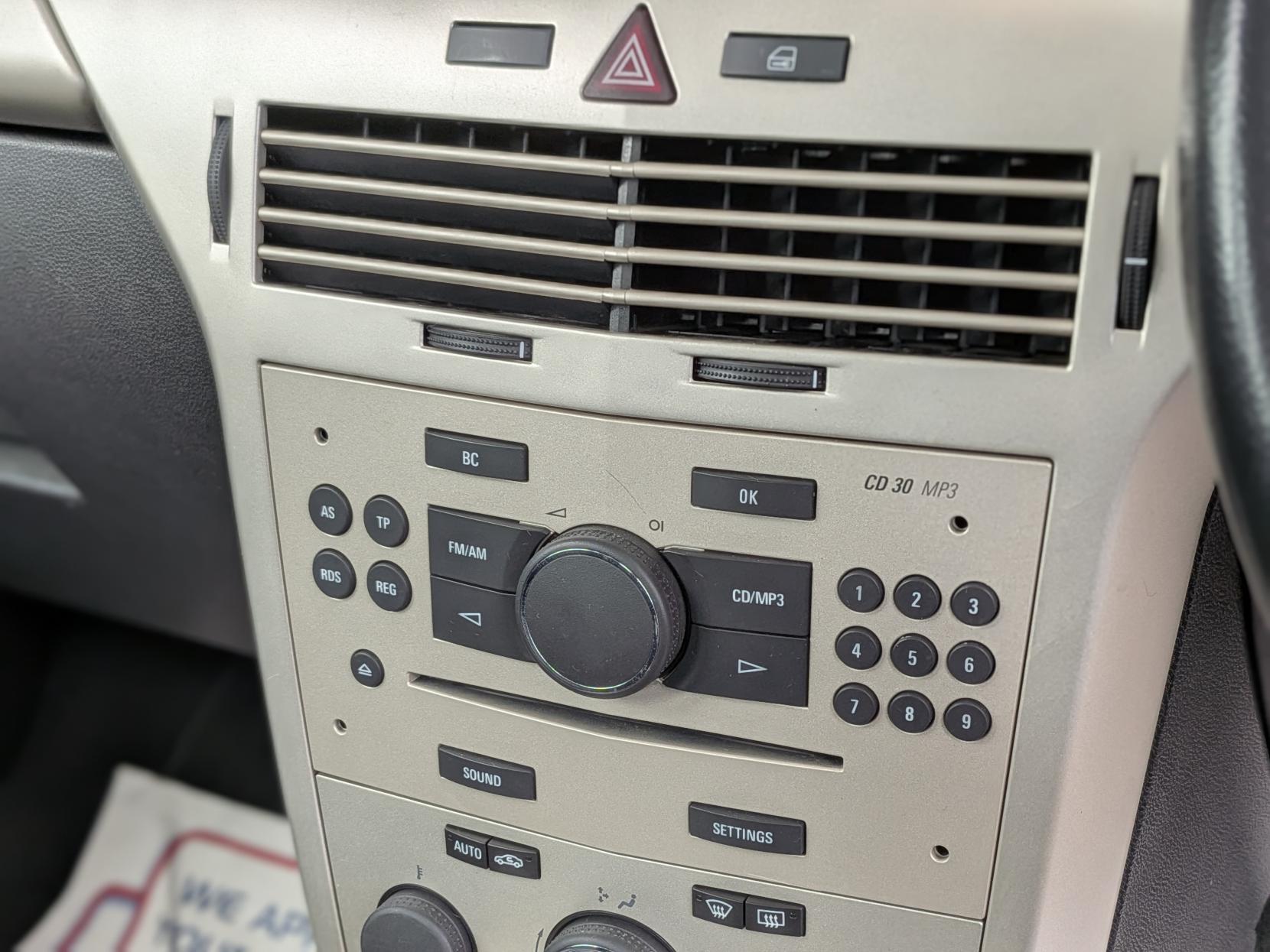 Vauxhall Astra 1.6 VVT 16v Breeze Hatchback 5dr Petrol Manual (156 g/km, 113 bhp)