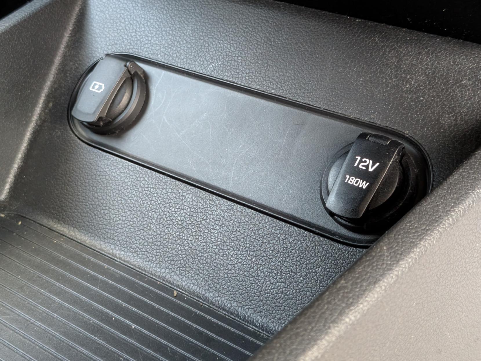 Hyundai KONA 64kWh Premium SUV 5dr Electric Auto (10.5kW Charger) (204 ps)