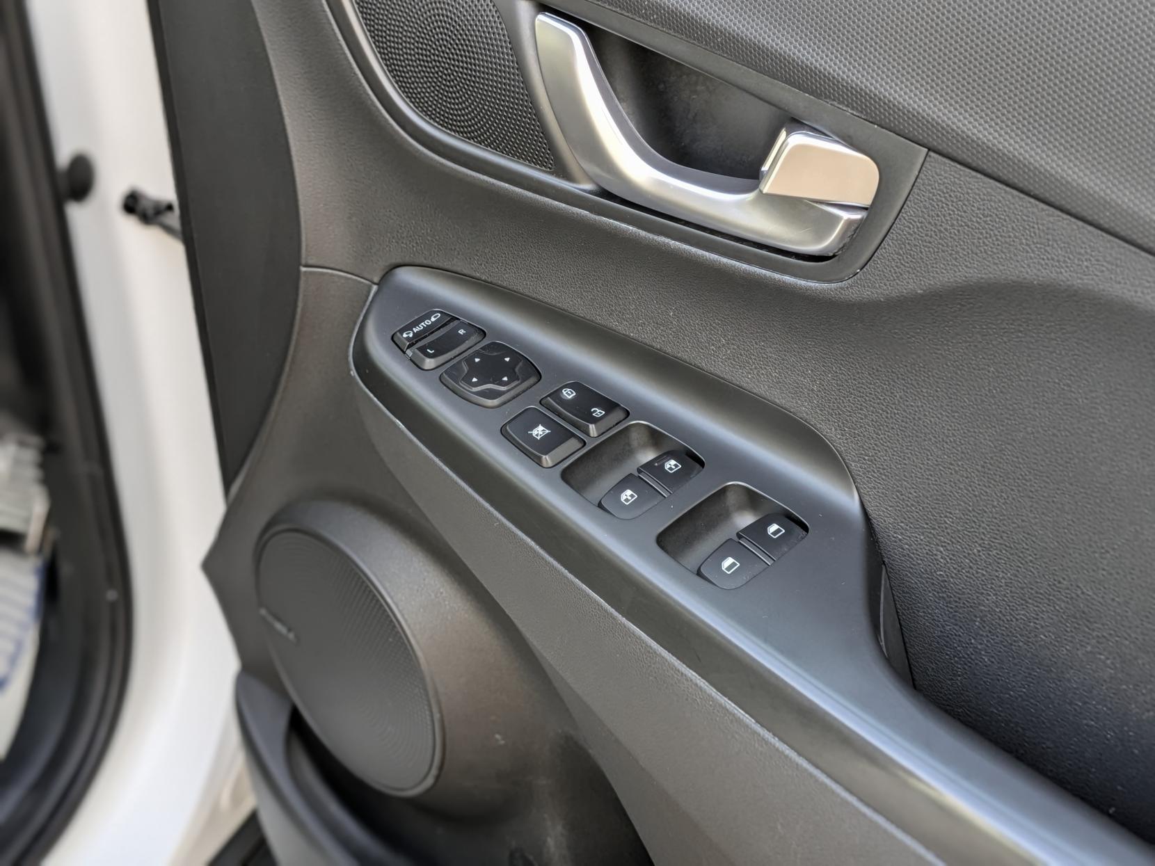 Hyundai KONA 64kWh Premium SUV 5dr Electric Auto (10.5kW Charger) (204 ps)