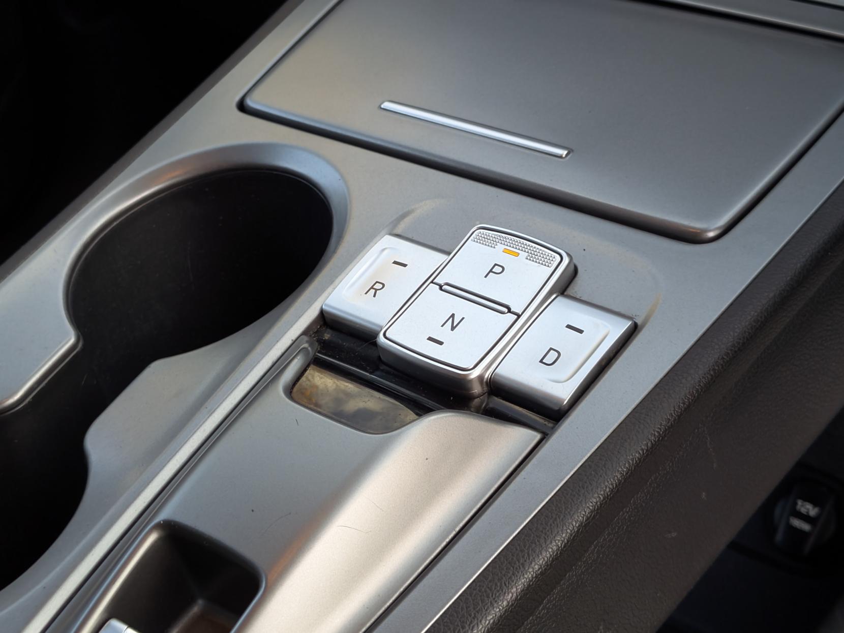 Hyundai KONA 64kWh Premium SUV 5dr Electric Auto (10.5kW Charger) (204 ps)