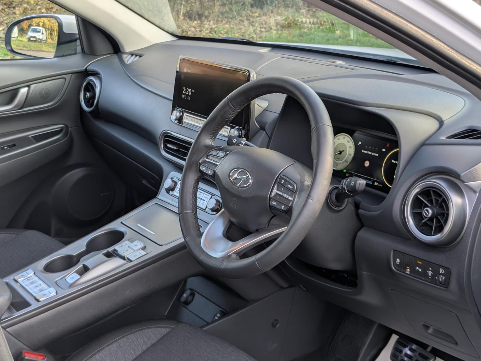 Hyundai KONA 64kWh Premium SUV 5dr Electric Auto (10.5kW Charger) (204 ps)