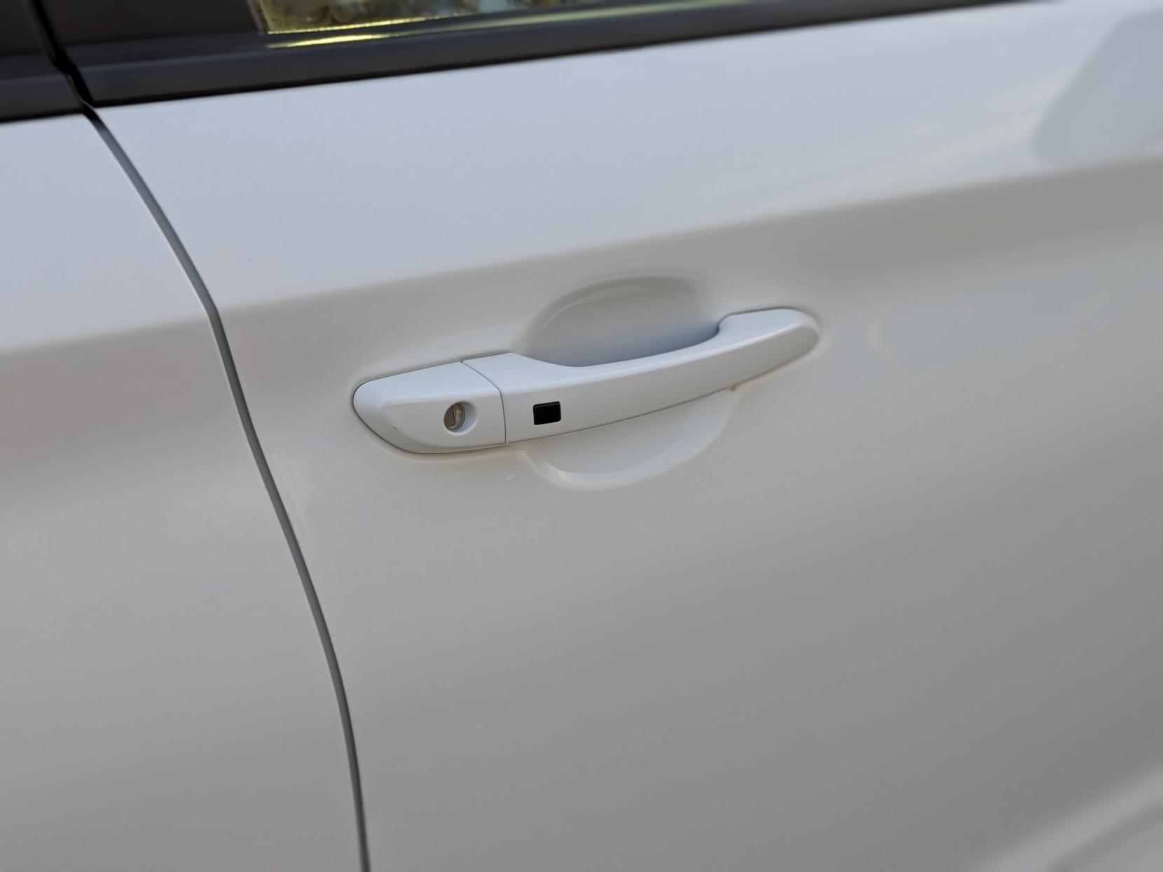 Hyundai KONA 64kWh Premium SUV 5dr Electric Auto (10.5kW Charger) (204 ps)