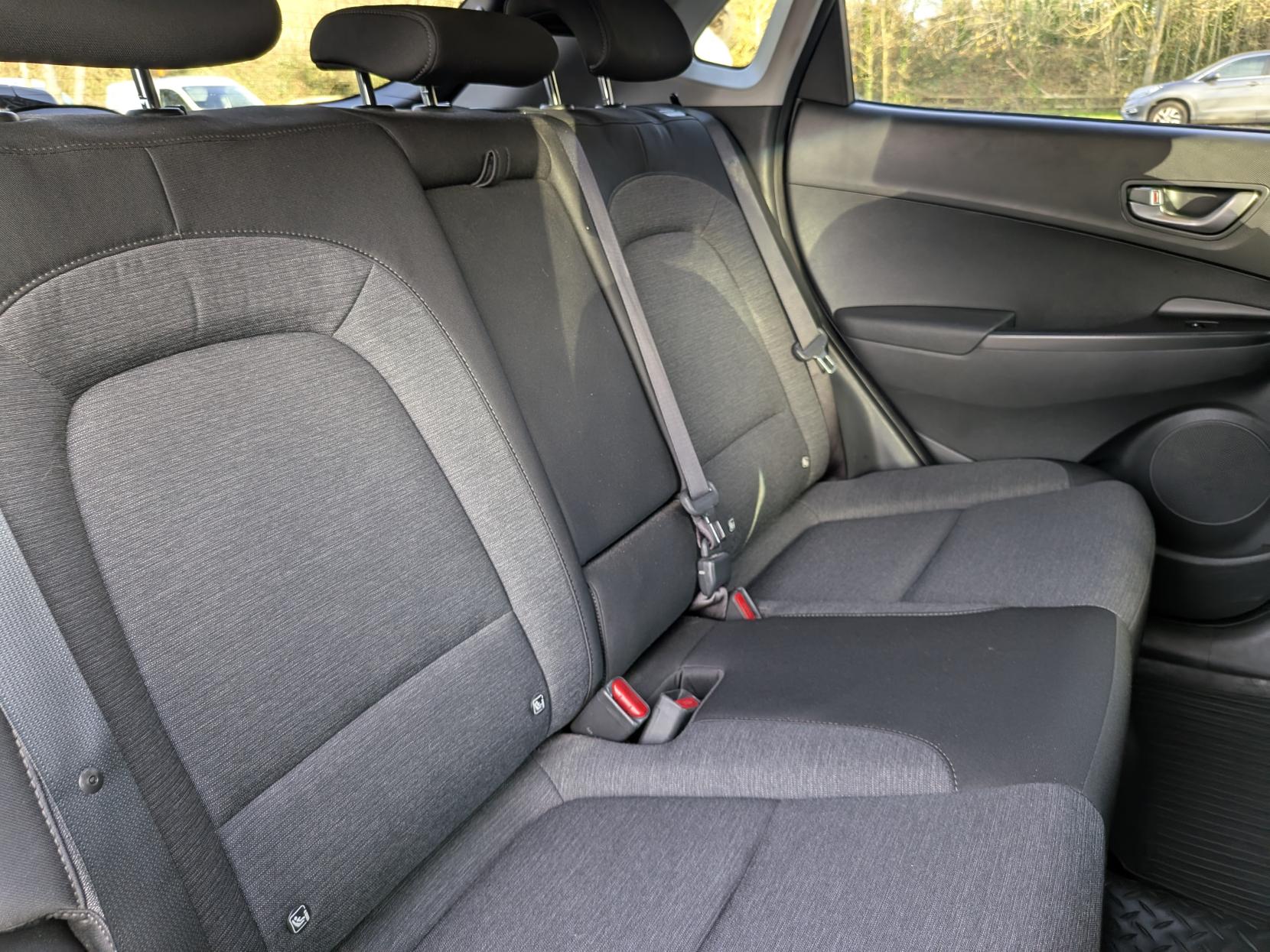 Hyundai KONA 64kWh Premium SUV 5dr Electric Auto (10.5kW Charger) (204 ps)