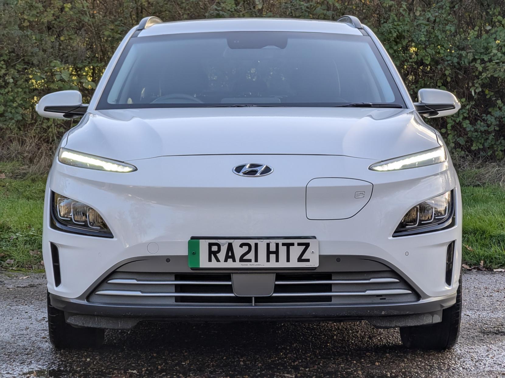 Hyundai KONA 64kWh Premium SUV 5dr Electric Auto (10.5kW Charger) (204 ps)