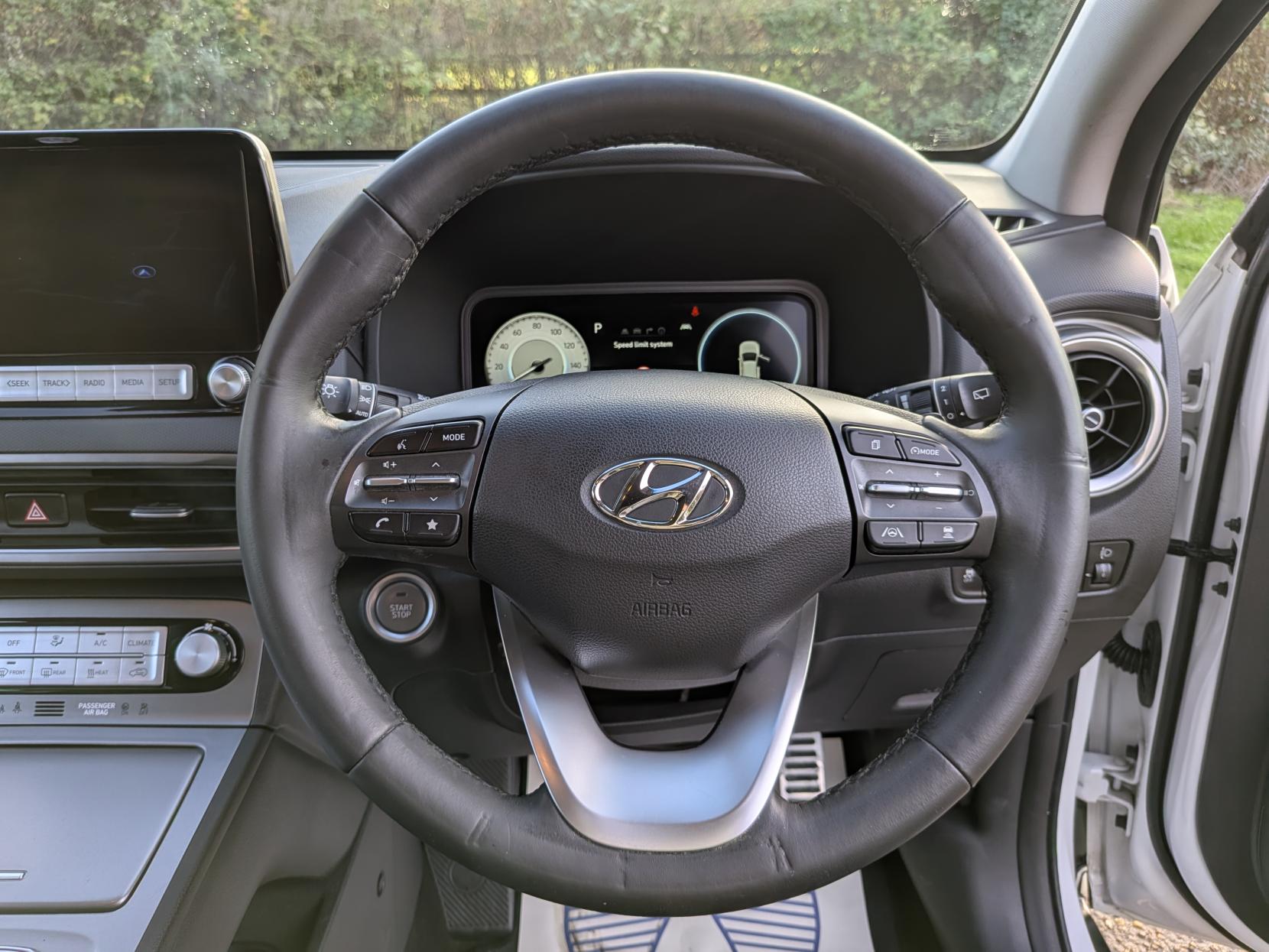 Hyundai KONA 64kWh Premium SUV 5dr Electric Auto (10.5kW Charger) (204 ps)