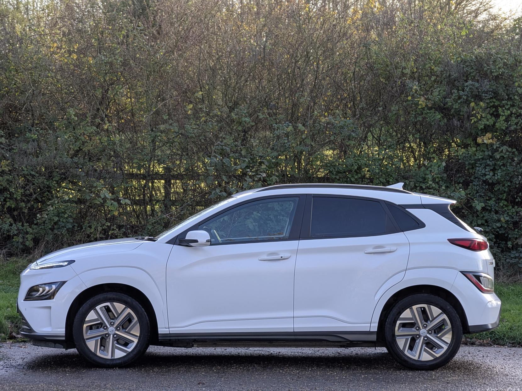 Hyundai KONA 64kWh Premium SUV 5dr Electric Auto (10.5kW Charger) (204 ps)