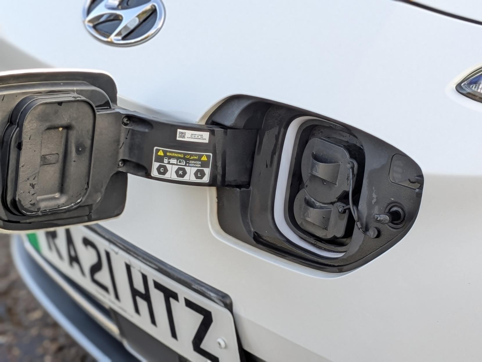 Hyundai KONA 64kWh Premium SUV 5dr Electric Auto (10.5kW Charger) (204 ps)