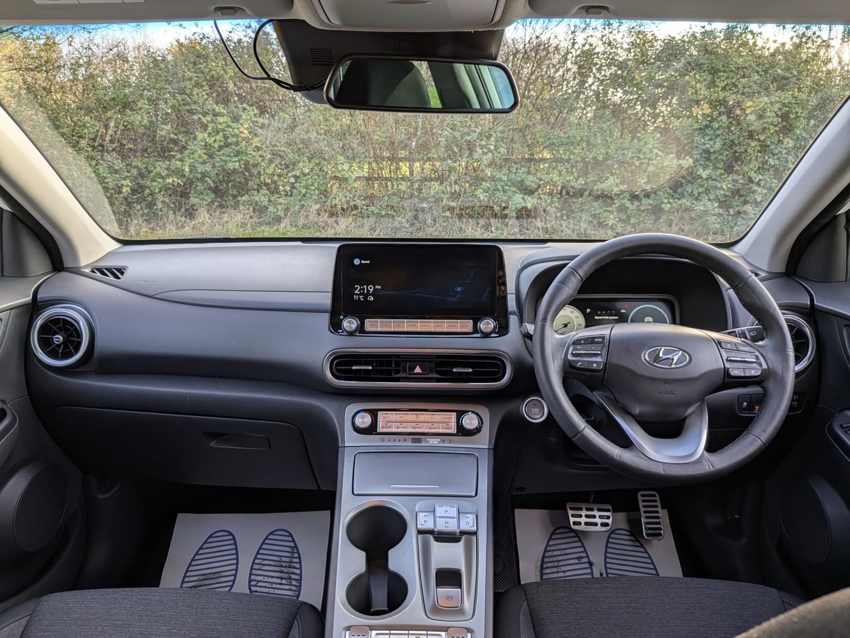 Hyundai KONA 64kWh Premium SUV 5dr Electric Auto (10.5kW Charger) (204 ps)