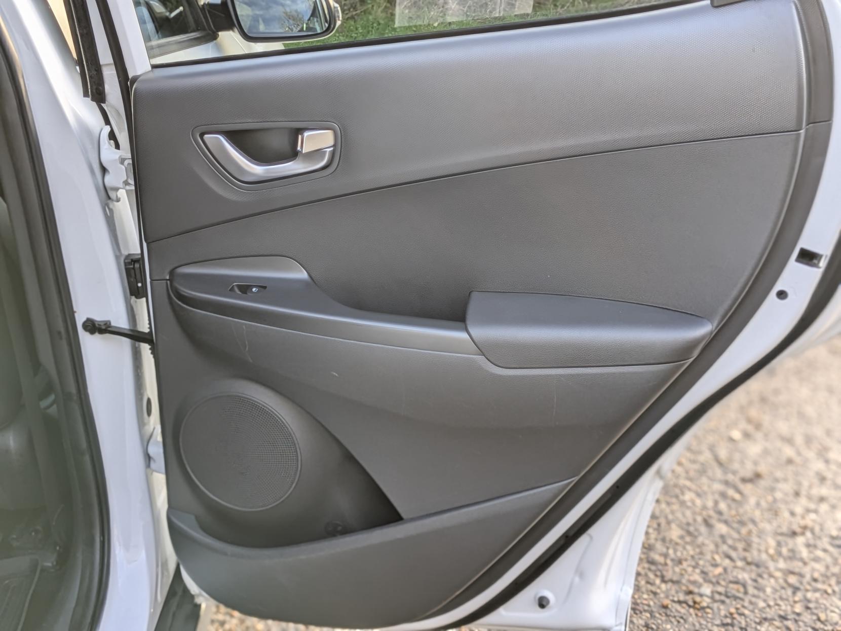 Hyundai KONA 64kWh Premium SUV 5dr Electric Auto (10.5kW Charger) (204 ps)