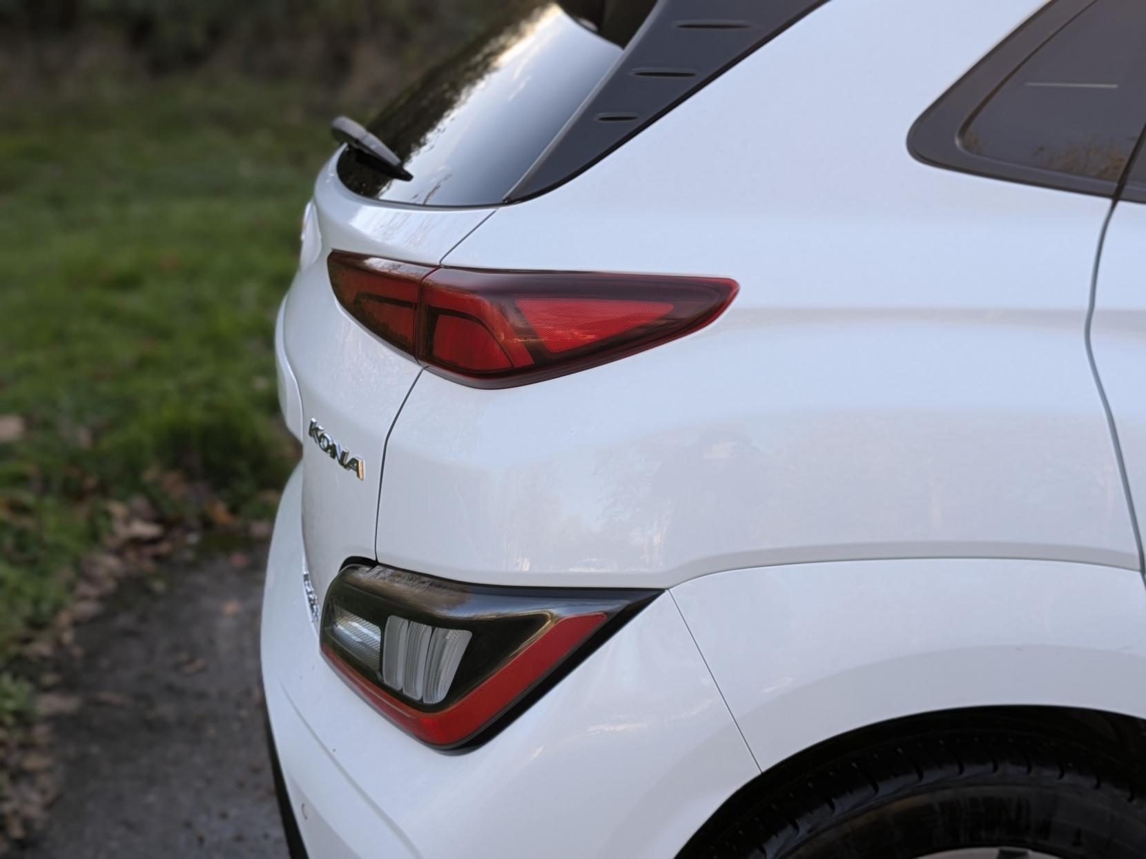 Hyundai KONA 64kWh Premium SUV 5dr Electric Auto (10.5kW Charger) (204 ps)