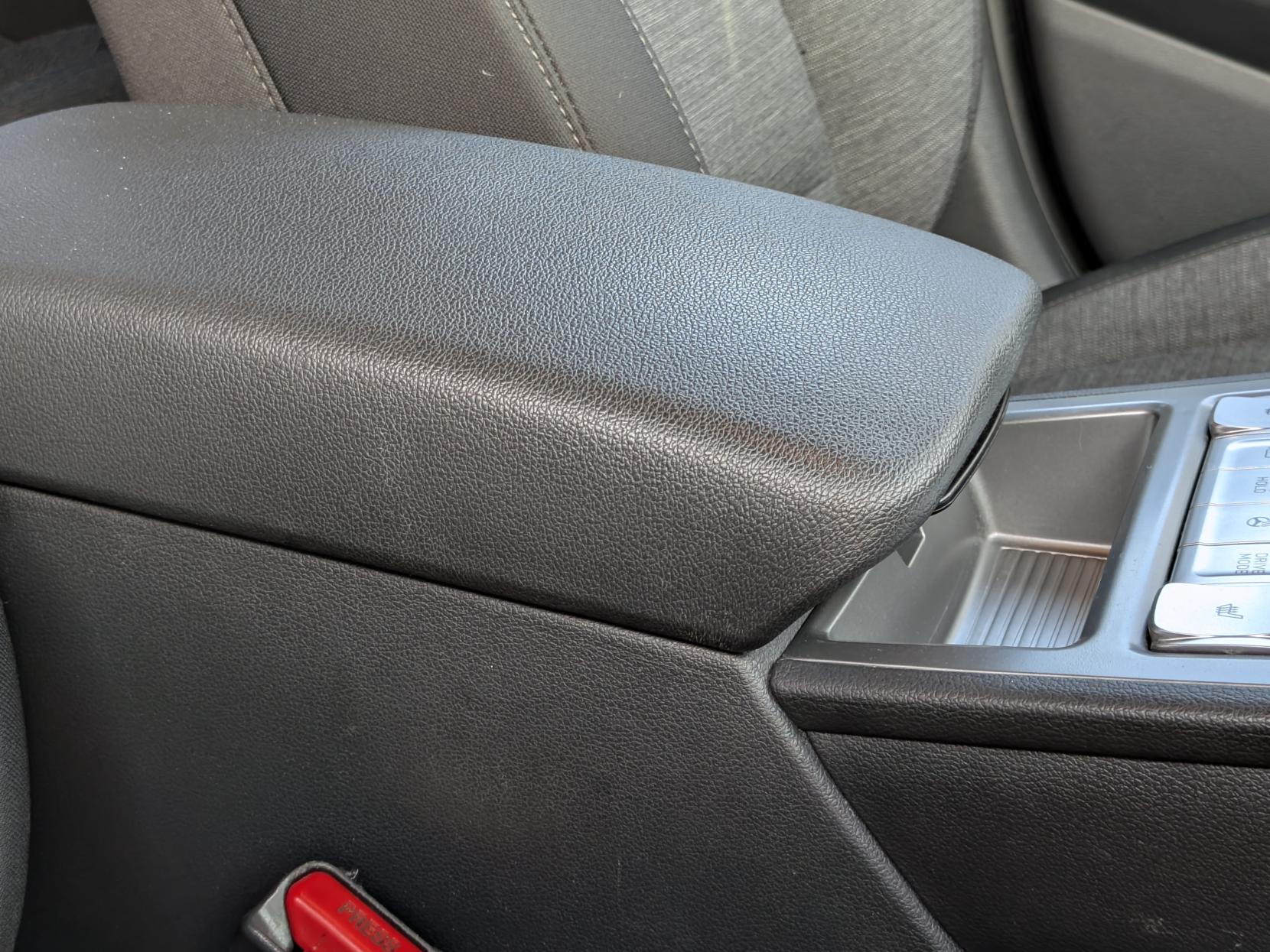 Hyundai KONA 64kWh Premium SUV 5dr Electric Auto (10.5kW Charger) (204 ps)