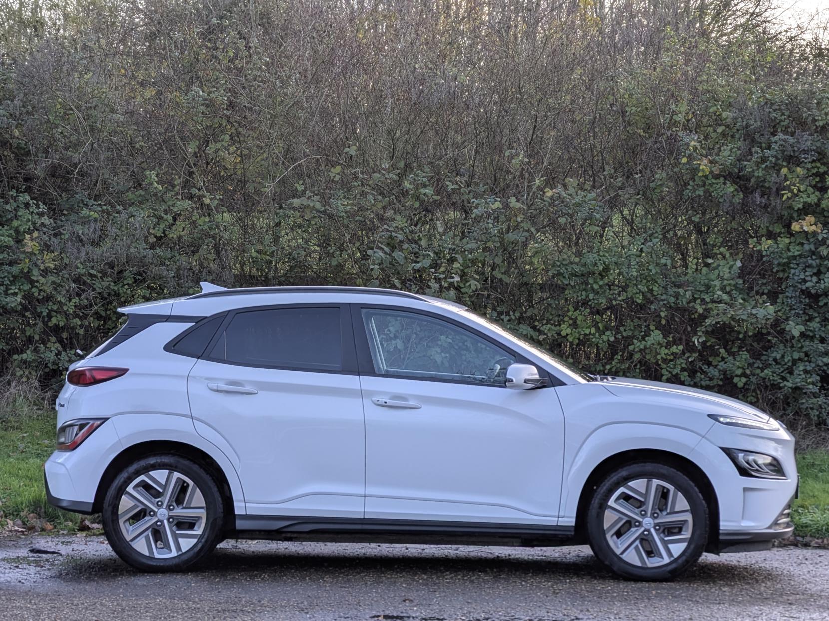 Hyundai KONA 64kWh Premium SUV 5dr Electric Auto (10.5kW Charger) (204 ps)