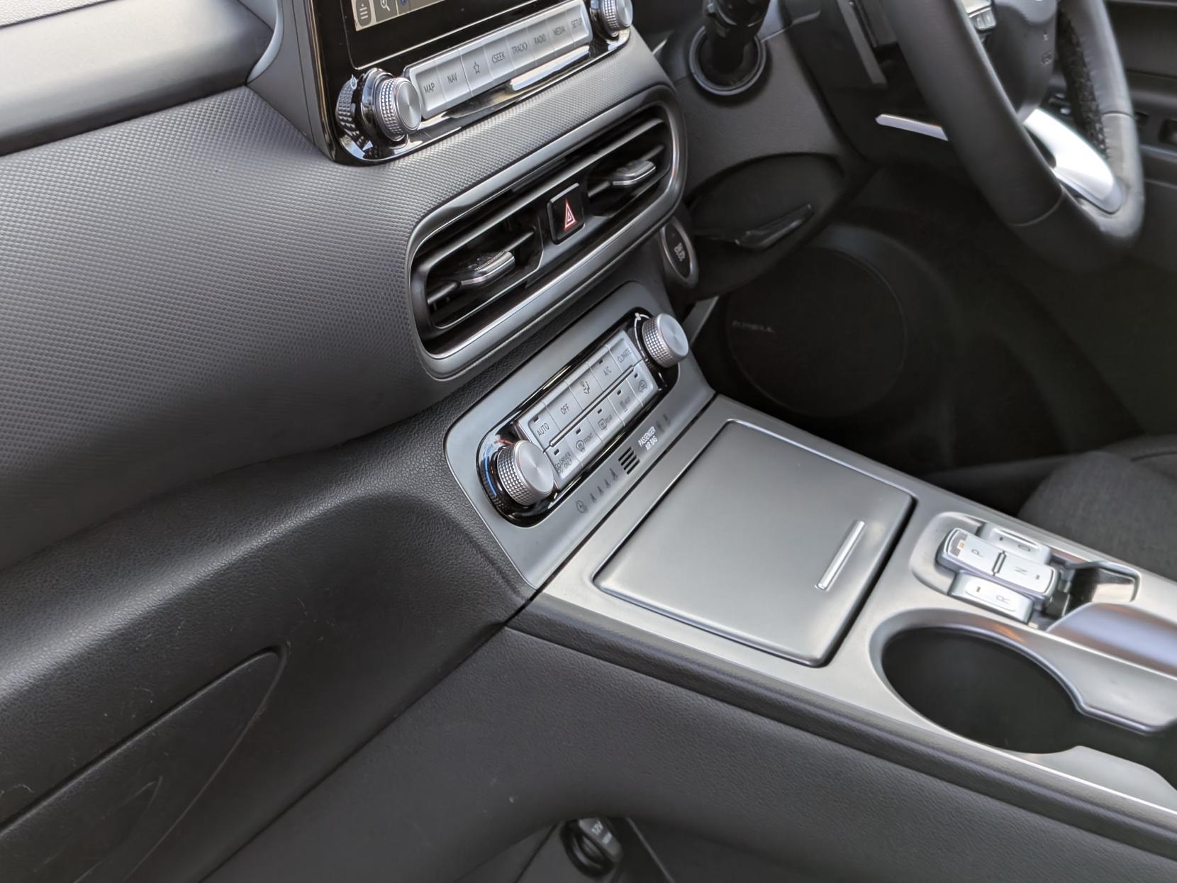 Hyundai KONA 64kWh Premium SUV 5dr Electric Auto (10.5kW Charger) (204 ps)