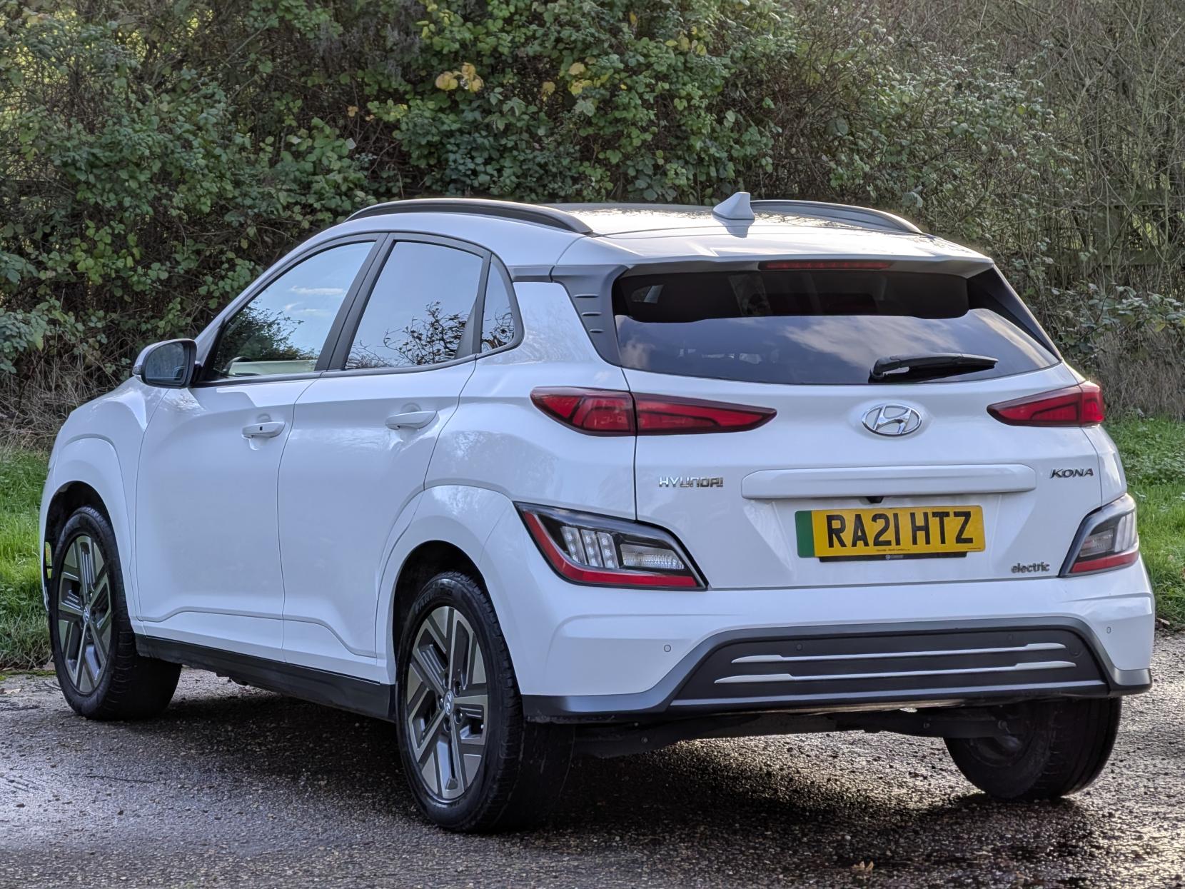 Hyundai KONA 64kWh Premium SUV 5dr Electric Auto (10.5kW Charger) (204 ps)