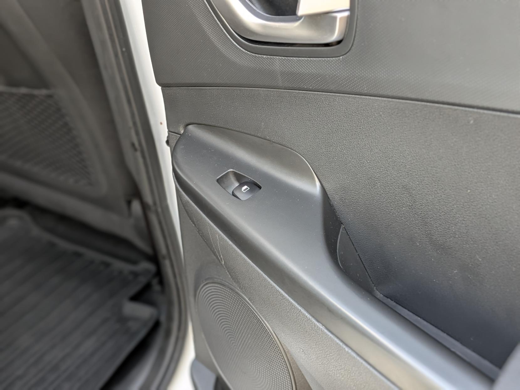 Hyundai KONA 64kWh Premium SUV 5dr Electric Auto (10.5kW Charger) (204 ps)