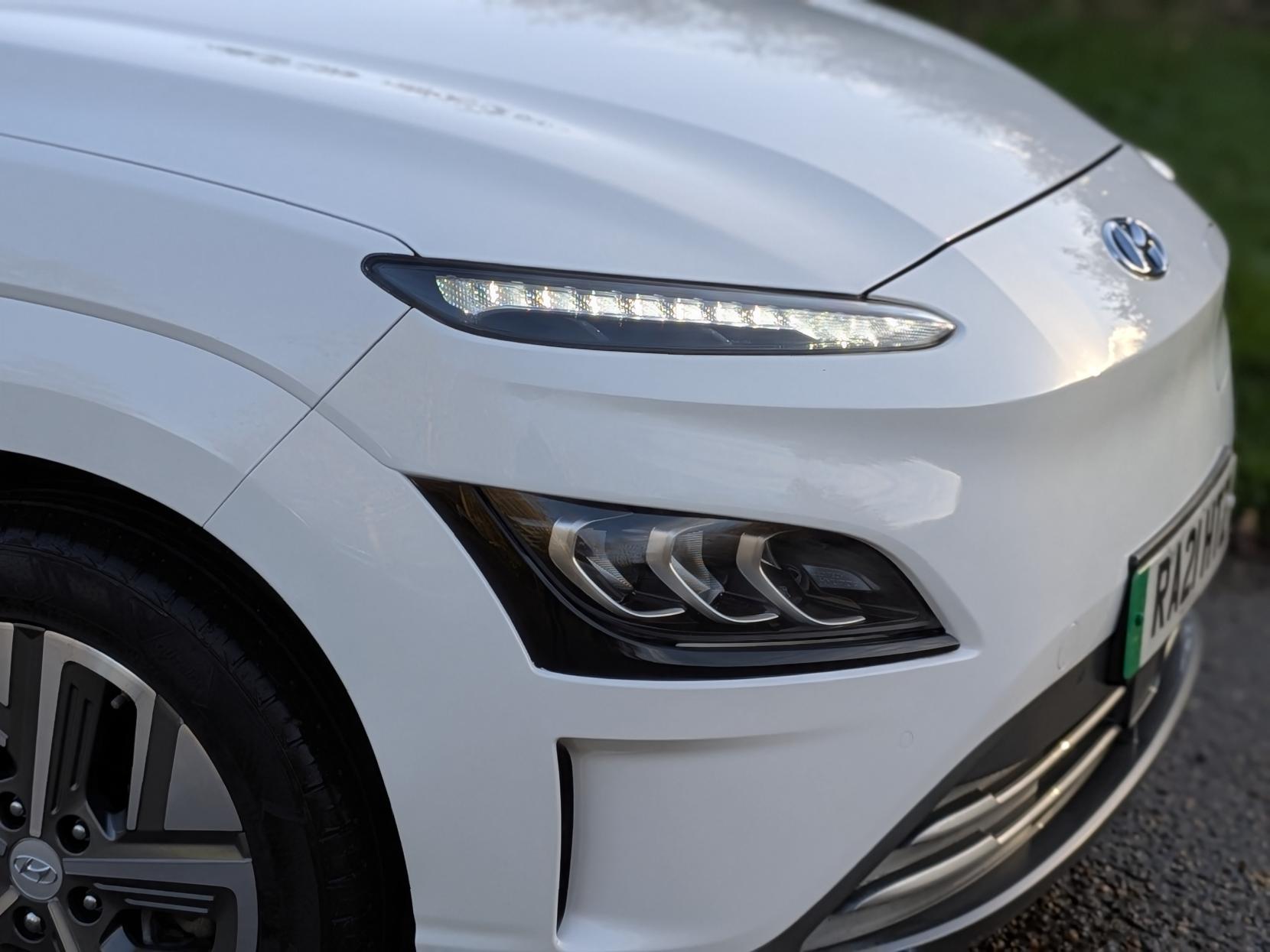 Hyundai KONA 64kWh Premium SUV 5dr Electric Auto (10.5kW Charger) (204 ps)