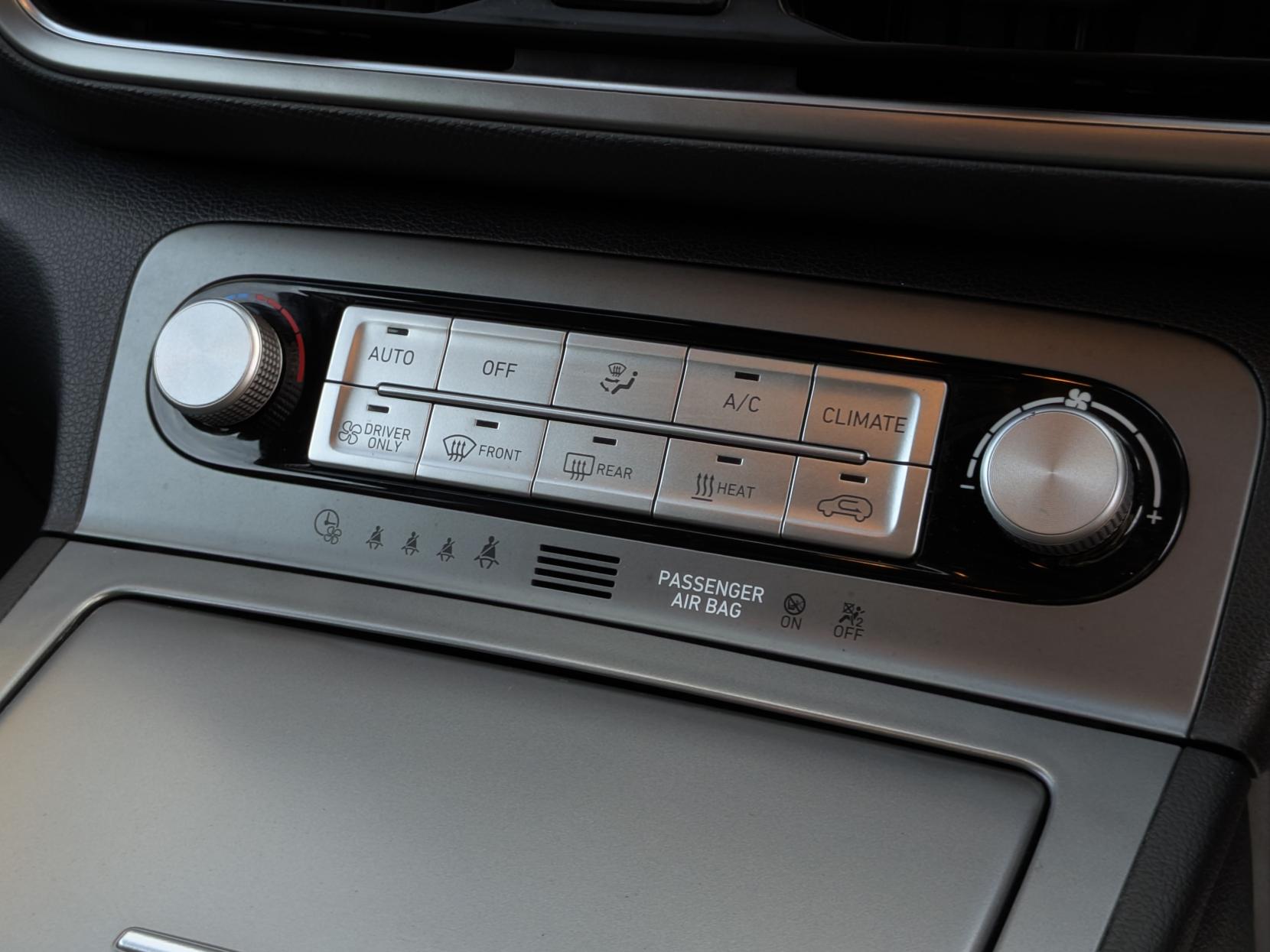 Hyundai KONA 64kWh Premium SUV 5dr Electric Auto (10.5kW Charger) (204 ps)