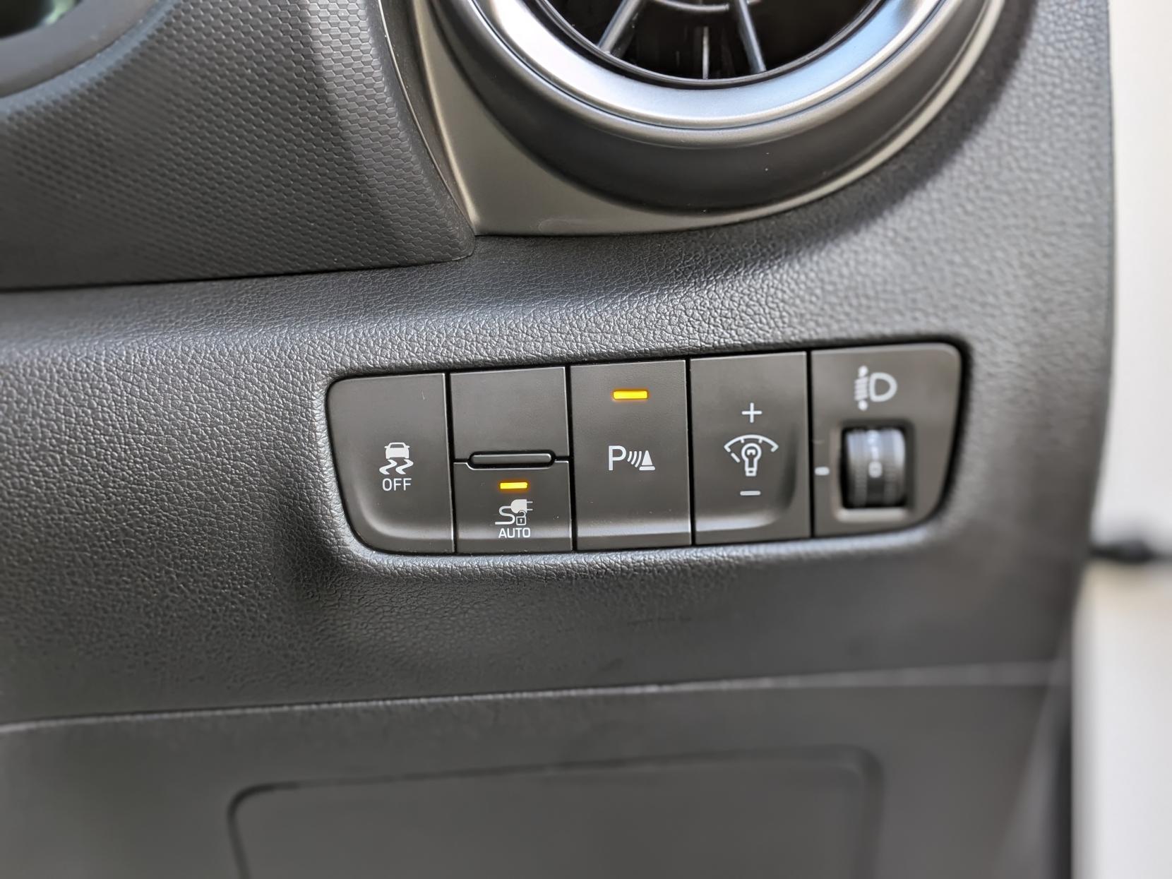 Hyundai KONA 64kWh Premium SUV 5dr Electric Auto (10.5kW Charger) (204 ps)