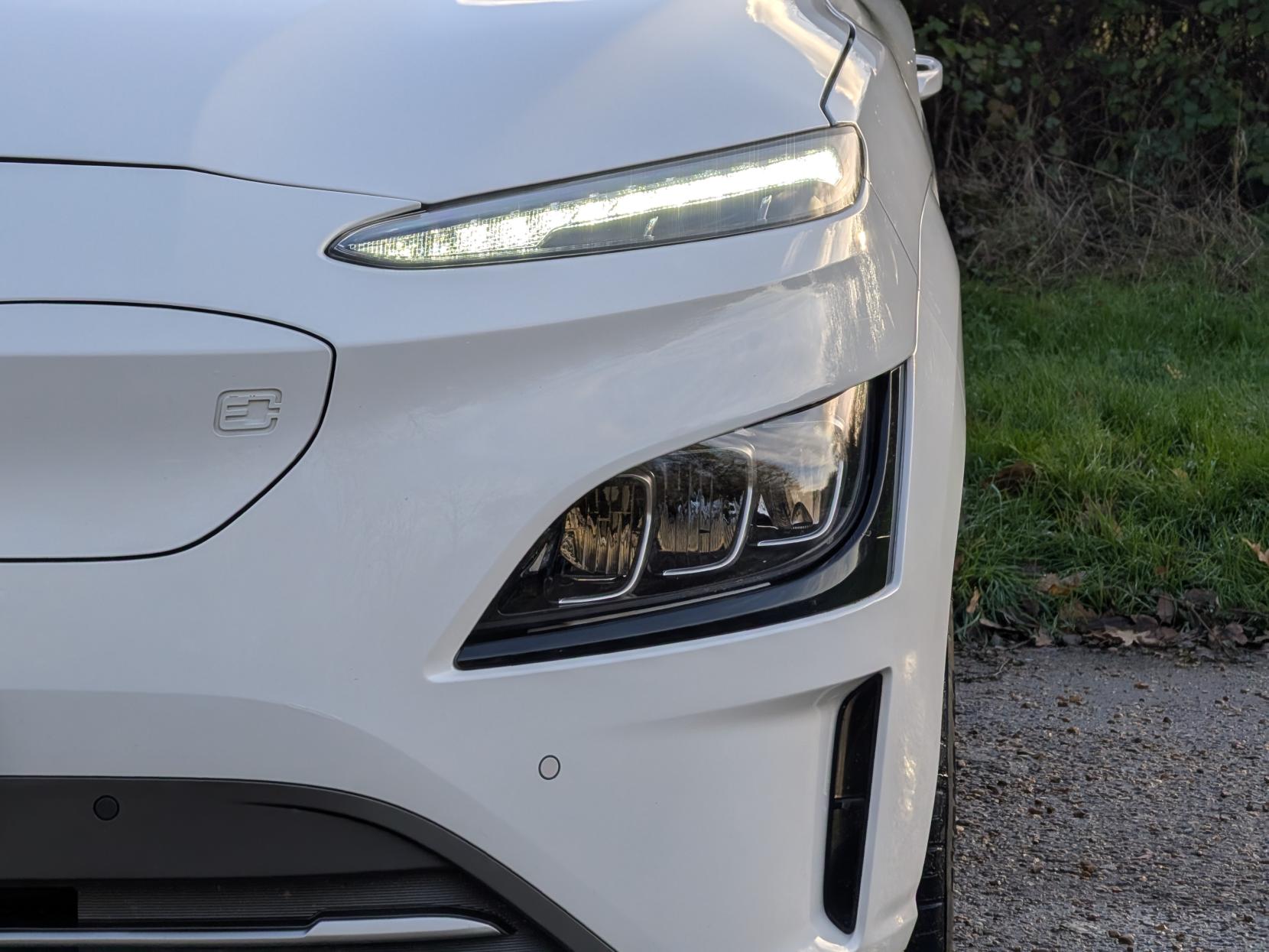 Hyundai KONA 64kWh Premium SUV 5dr Electric Auto (10.5kW Charger) (204 ps)