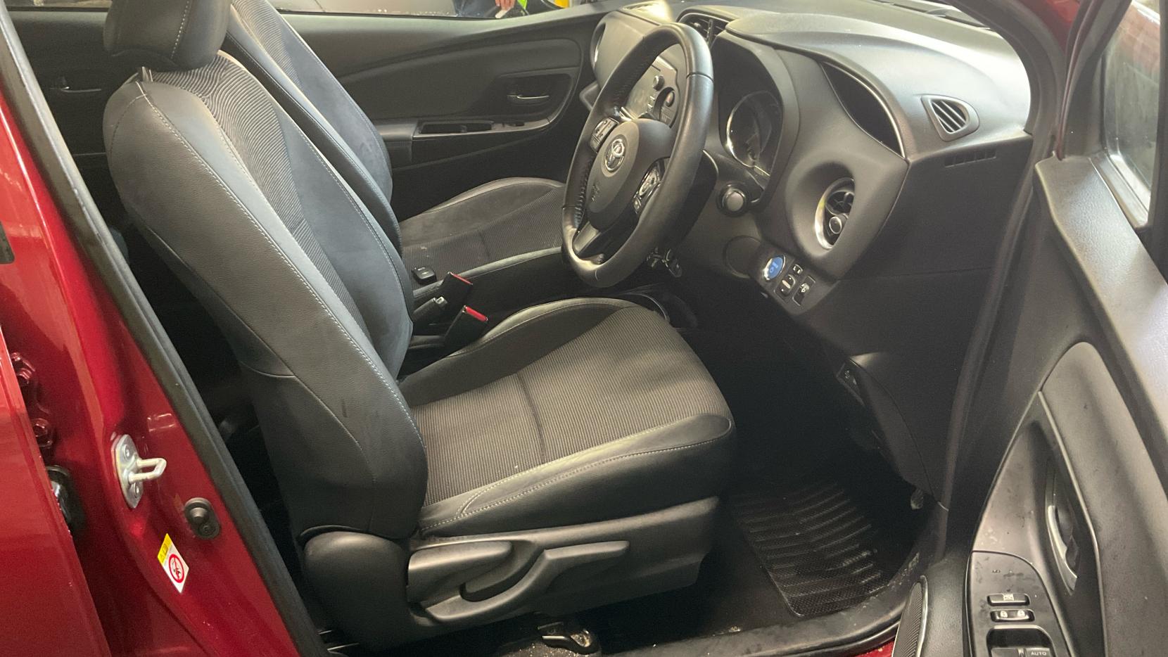 Toyota Yaris 1.5 VVT-h Excel Hatchback 5dr Petrol Hybrid E-CVT Euro 6 (s/s) (15in Alloy) (100 ps)