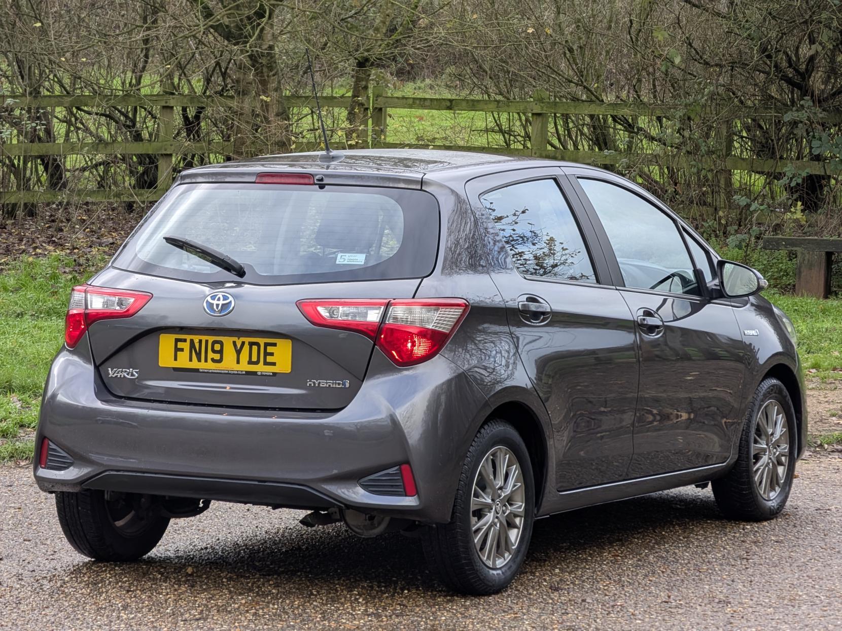 Toyota Yaris 1.5 VVT-h Icon Hatchback 5dr Petrol Hybrid E-CVT Euro 6 (s/s) (100 ps)