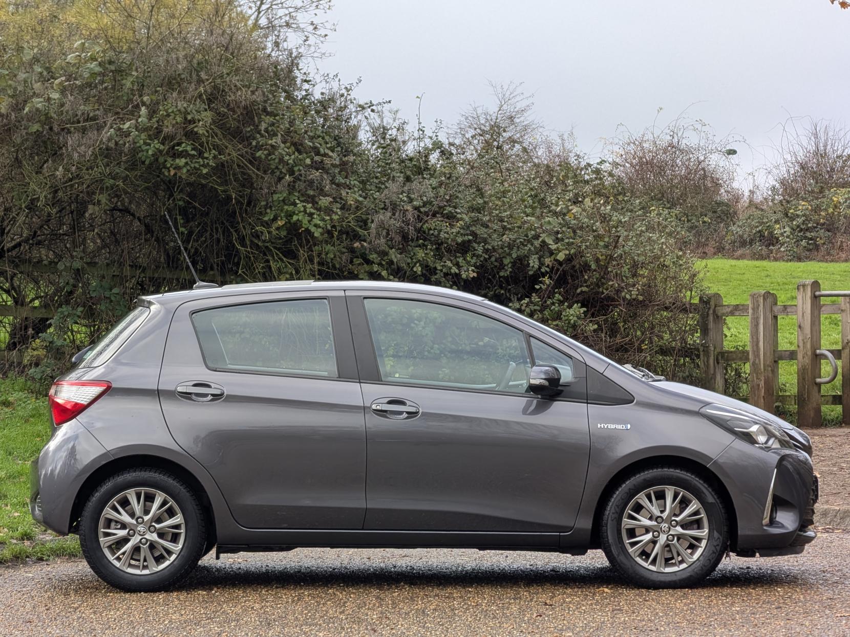 Toyota Yaris 1.5 VVT-h Icon Hatchback 5dr Petrol Hybrid E-CVT Euro 6 (s/s) (100 ps)