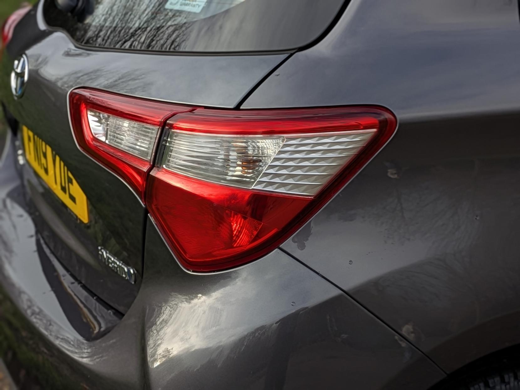 Toyota Yaris 1.5 VVT-h Icon Hatchback 5dr Petrol Hybrid E-CVT Euro 6 (s/s) (100 ps)