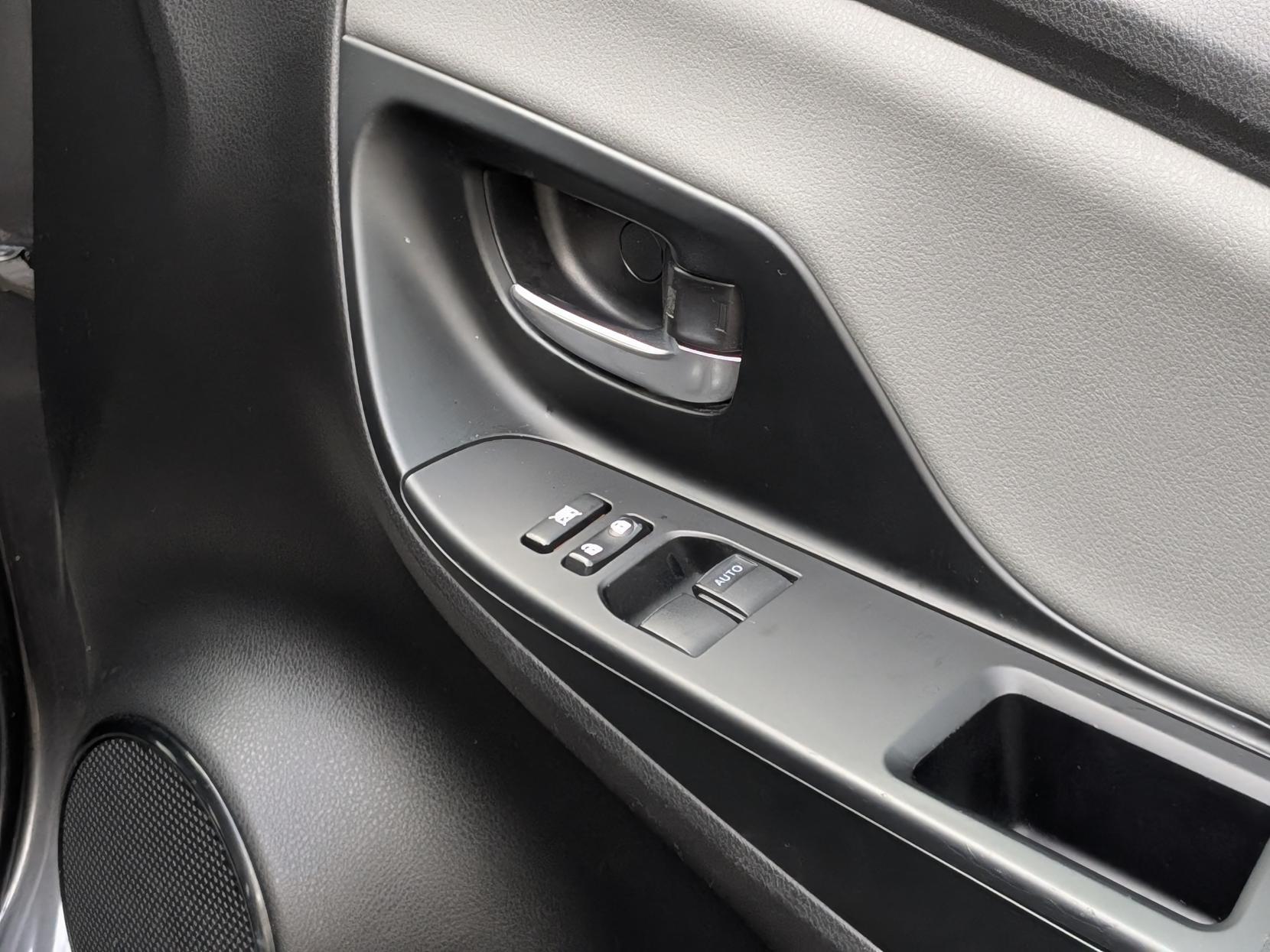 Toyota Yaris 1.5 VVT-h Icon Hatchback 5dr Petrol Hybrid E-CVT Euro 6 (s/s) (100 ps)