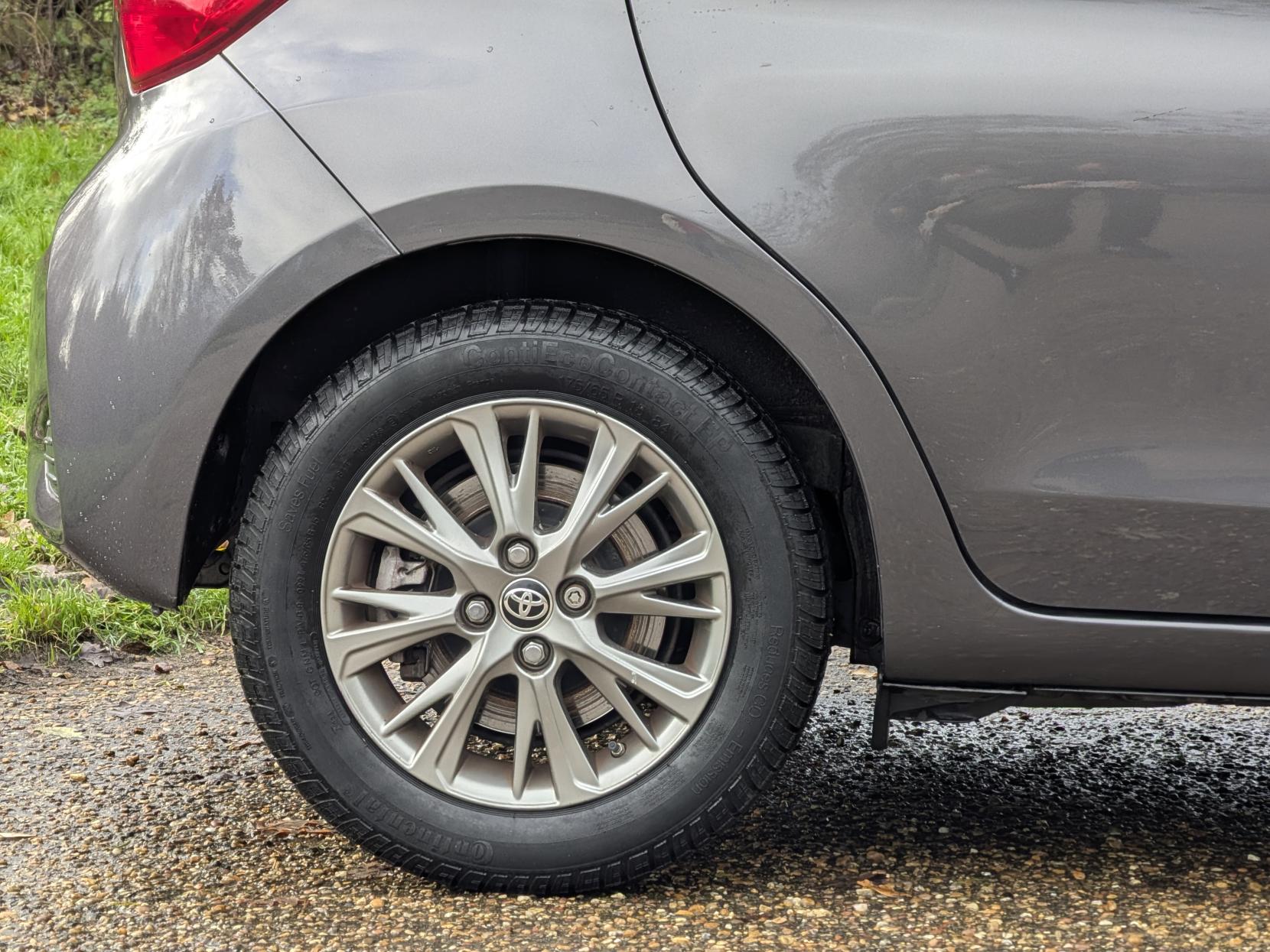 Toyota Yaris 1.5 VVT-h Icon Hatchback 5dr Petrol Hybrid E-CVT Euro 6 (s/s) (100 ps)