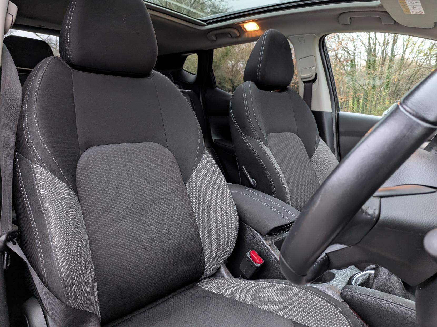 Nissan Qashqai 1.2 DIG-T N-Connecta SUV 5dr Petrol Manual Euro 6 (s/s) (115 ps)