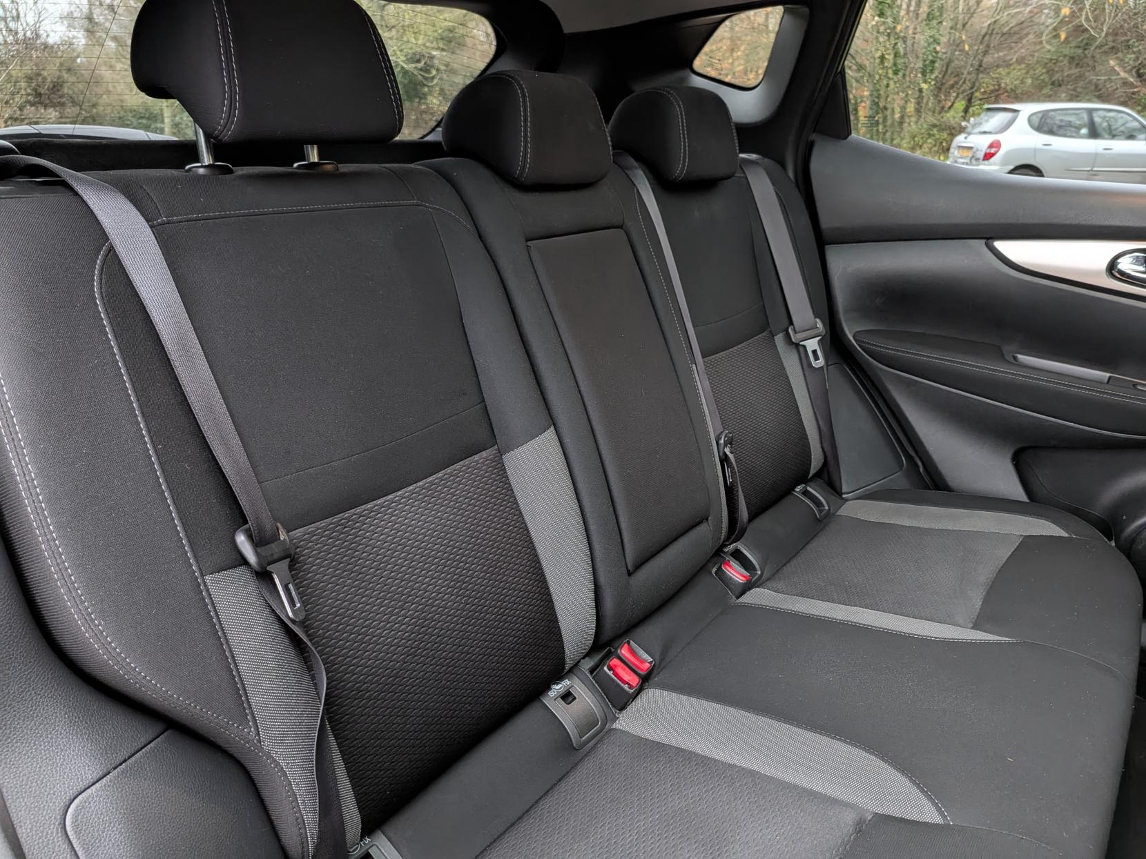 Nissan Qashqai 1.2 DIG-T N-Connecta SUV 5dr Petrol Manual Euro 6 (s/s) (115 ps)