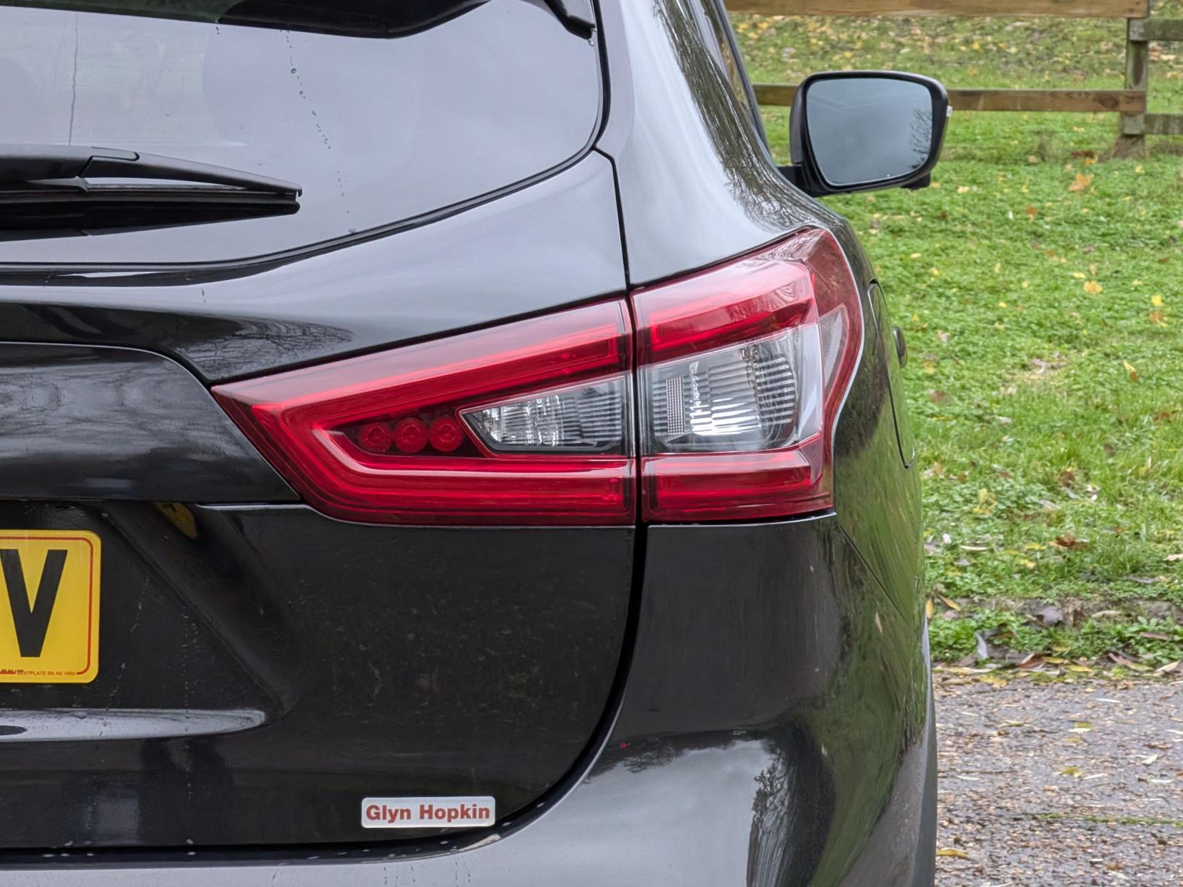 Nissan Qashqai 1.2 DIG-T N-Connecta SUV 5dr Petrol Manual Euro 6 (s/s) (115 ps)