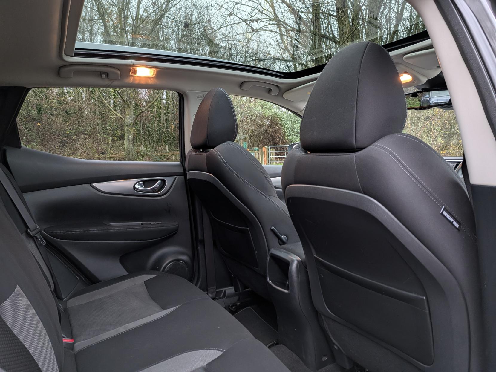 Nissan Qashqai 1.2 DIG-T N-Connecta SUV 5dr Petrol Manual Euro 6 (s/s) (115 ps)