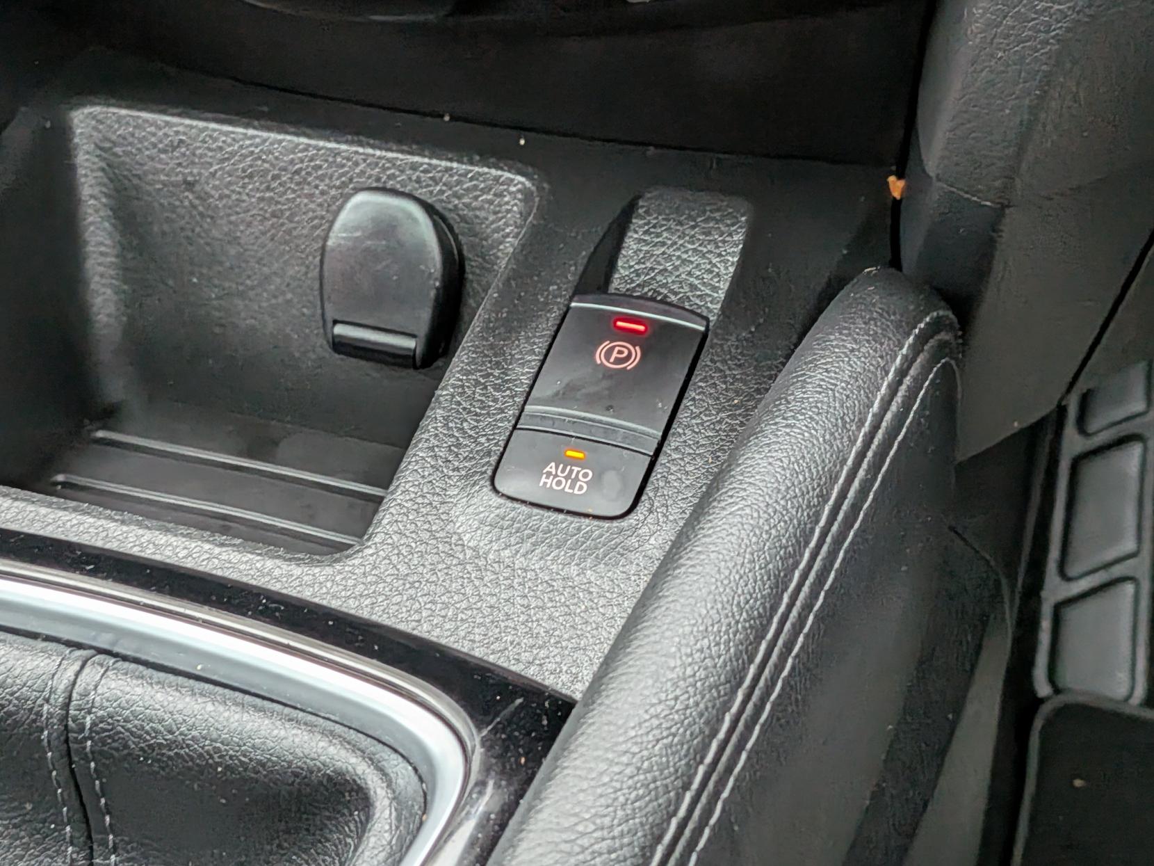 Nissan Qashqai 1.2 DIG-T N-Connecta SUV 5dr Petrol Manual Euro 6 (s/s) (115 ps)