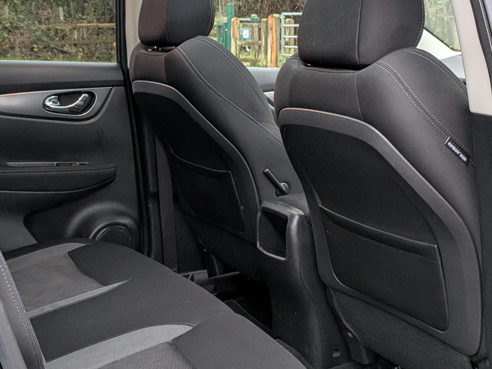 Nissan Qashqai 1.2 DIG-T N-Connecta SUV 5dr Petrol Manual Euro 6 (s/s) (115 ps)