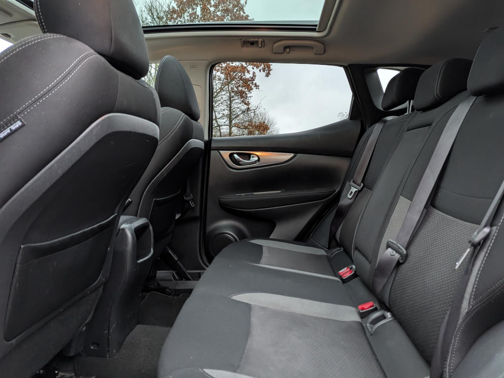 Nissan Qashqai 1.2 DIG-T N-Connecta SUV 5dr Petrol Manual Euro 6 (s/s) (115 ps)