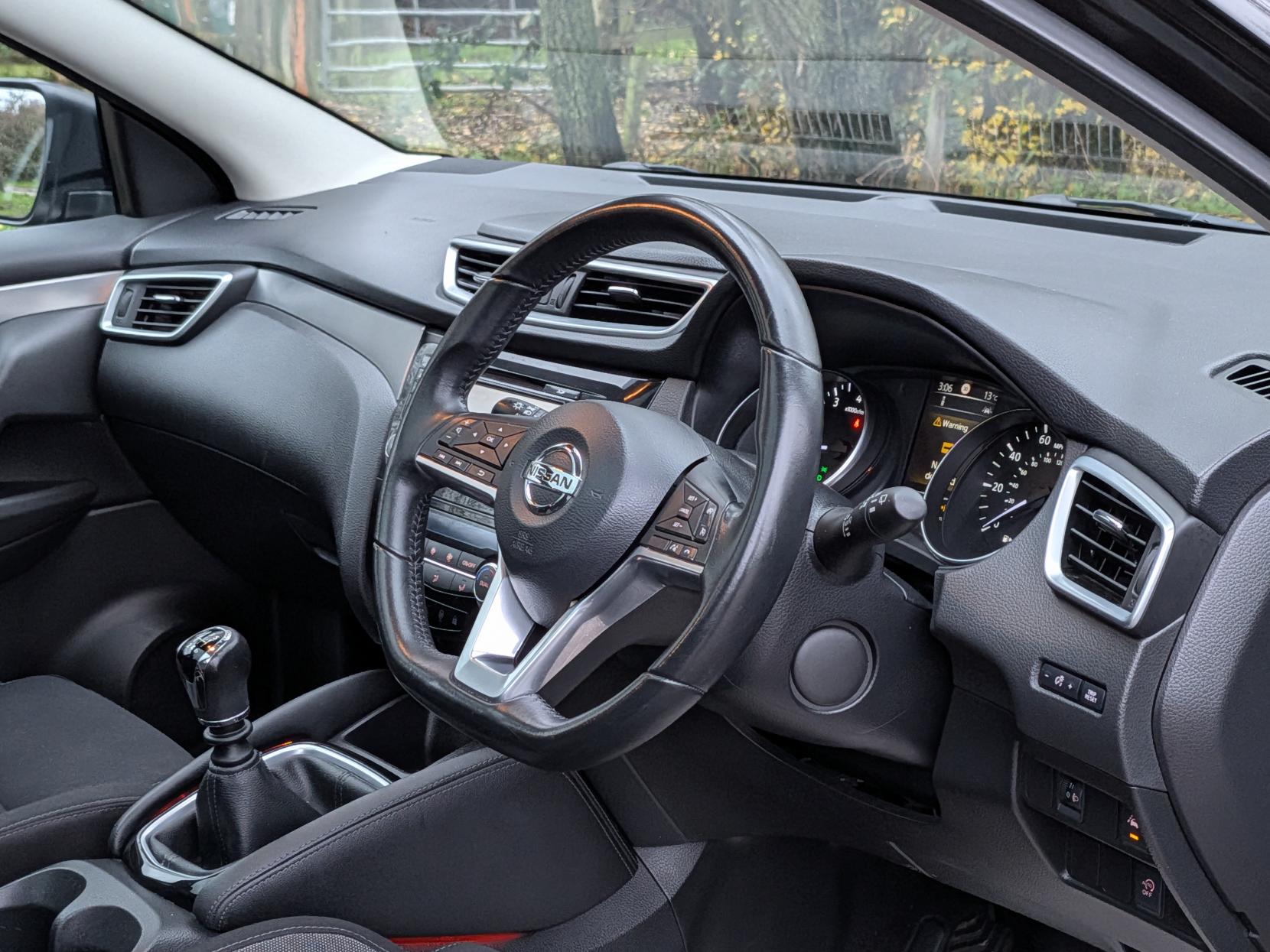 Nissan Qashqai 1.2 DIG-T N-Connecta SUV 5dr Petrol Manual Euro 6 (s/s) (115 ps)