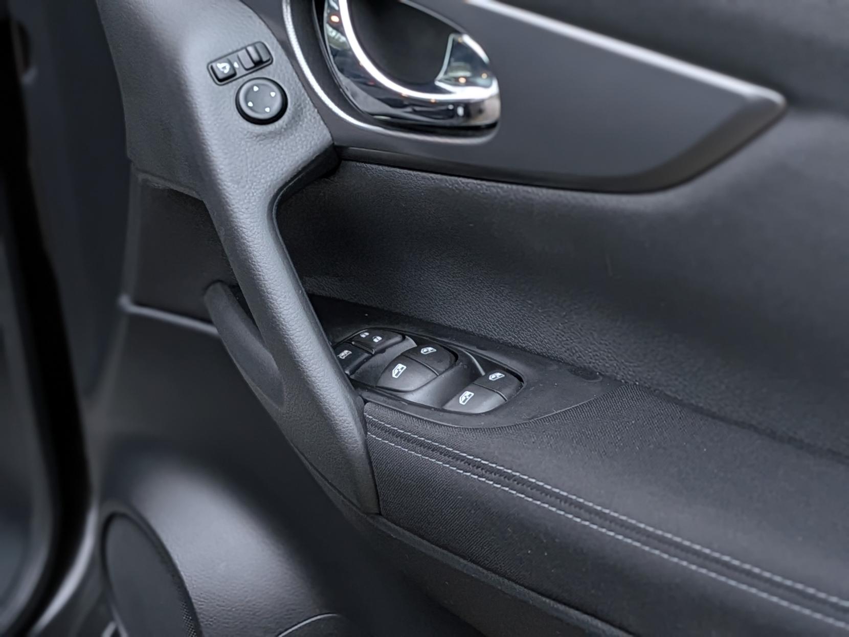 Nissan Qashqai 1.2 DIG-T N-Connecta SUV 5dr Petrol Manual Euro 6 (s/s) (115 ps)