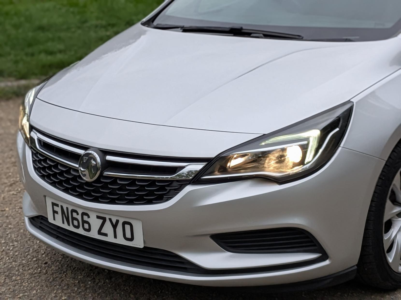Vauxhall Astra 1.4i Turbo Tech Line Hatchback 5dr Petrol Manual Euro 6 (125 ps)