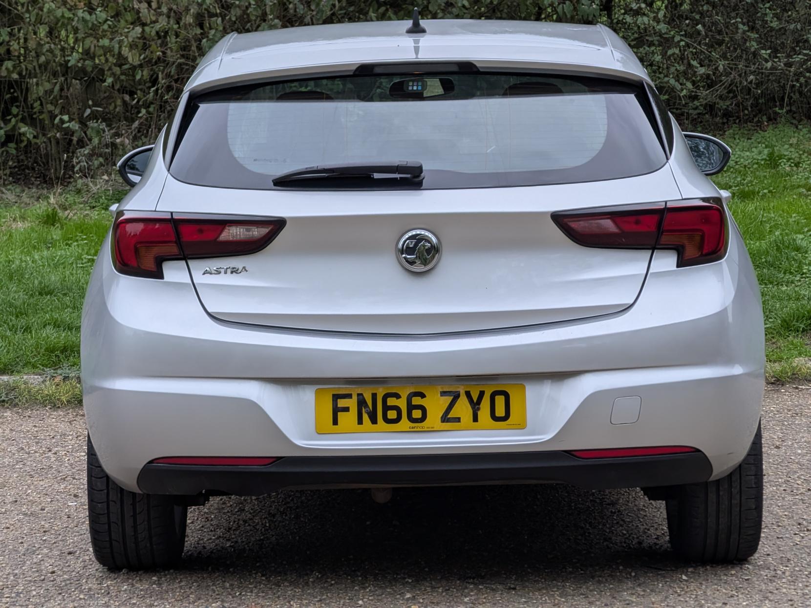 Vauxhall Astra 1.4i Turbo Tech Line Hatchback 5dr Petrol Manual Euro 6 (125 ps)