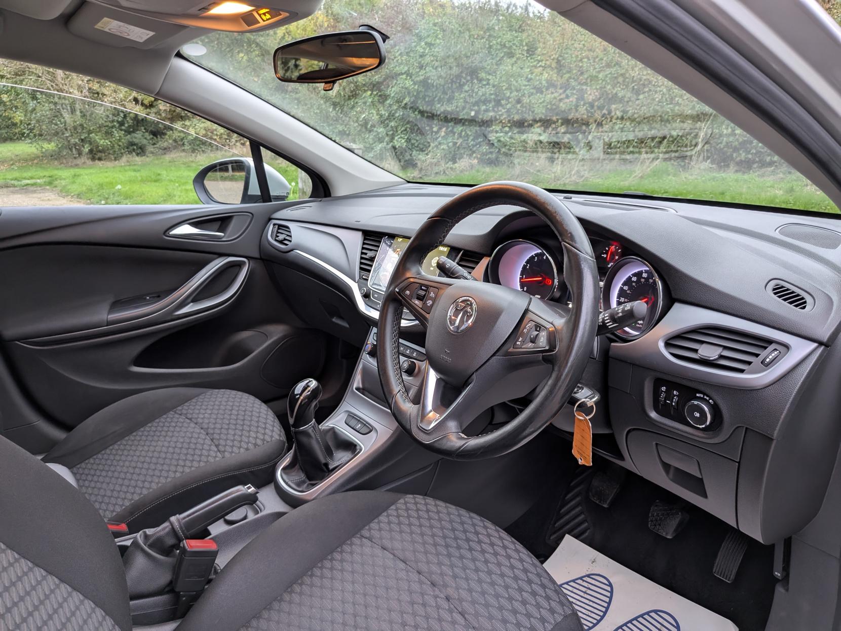 Vauxhall Astra 1.4i Turbo Tech Line Hatchback 5dr Petrol Manual Euro 6 (125 ps)